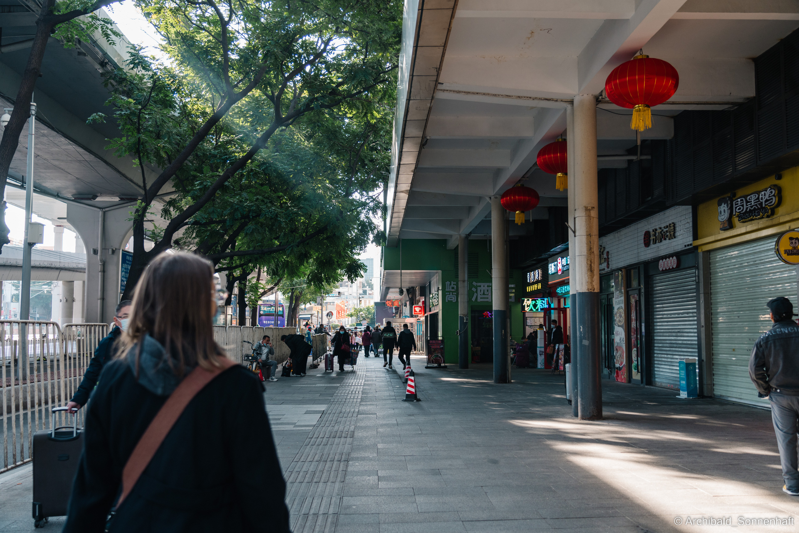 Guangzhou 18. Photographer in Guangzhou, China. Archibald Sonnenhaft