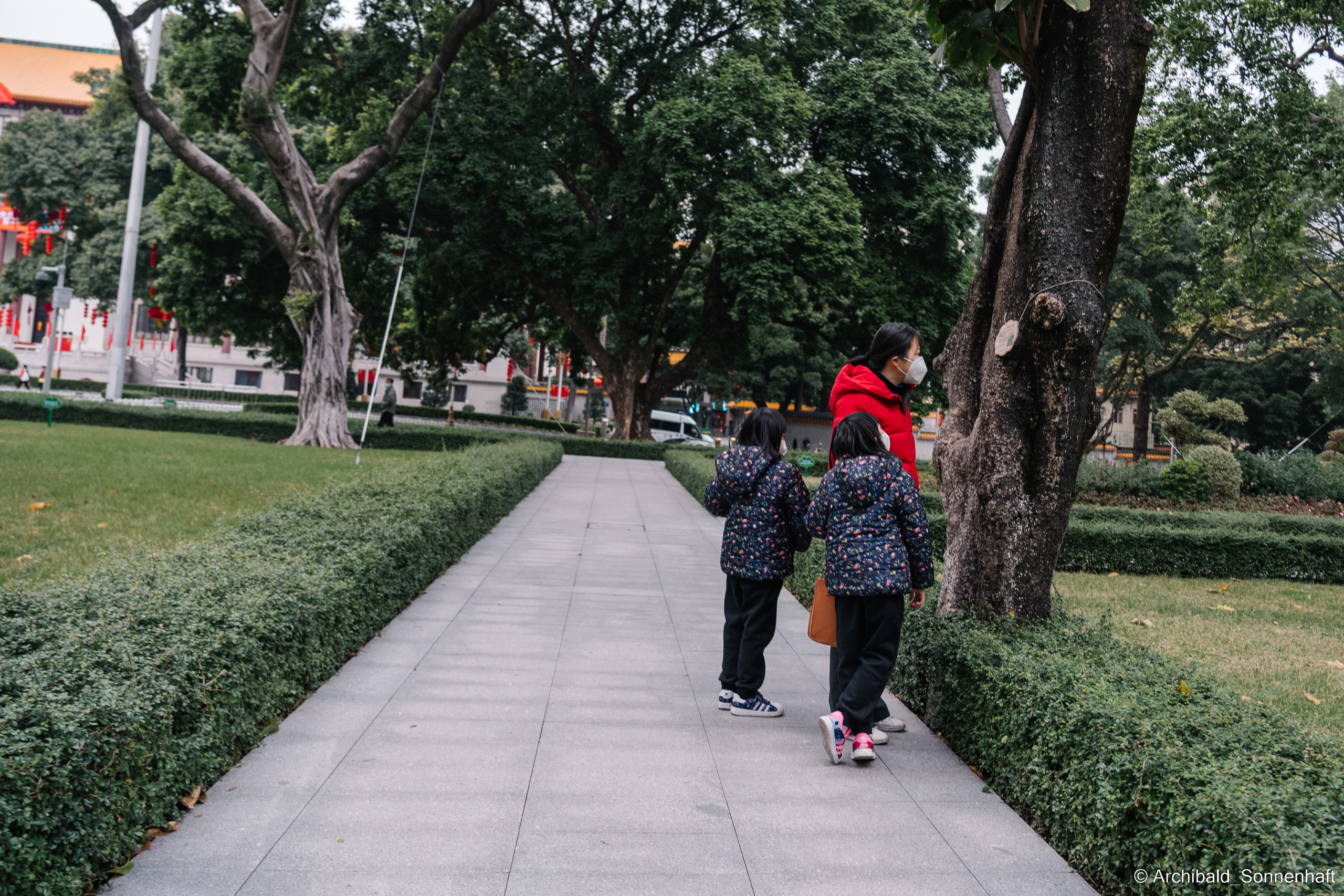 Guangzhou 27. Photographer in Guangzhou, China. Archibald Sonnenhaft