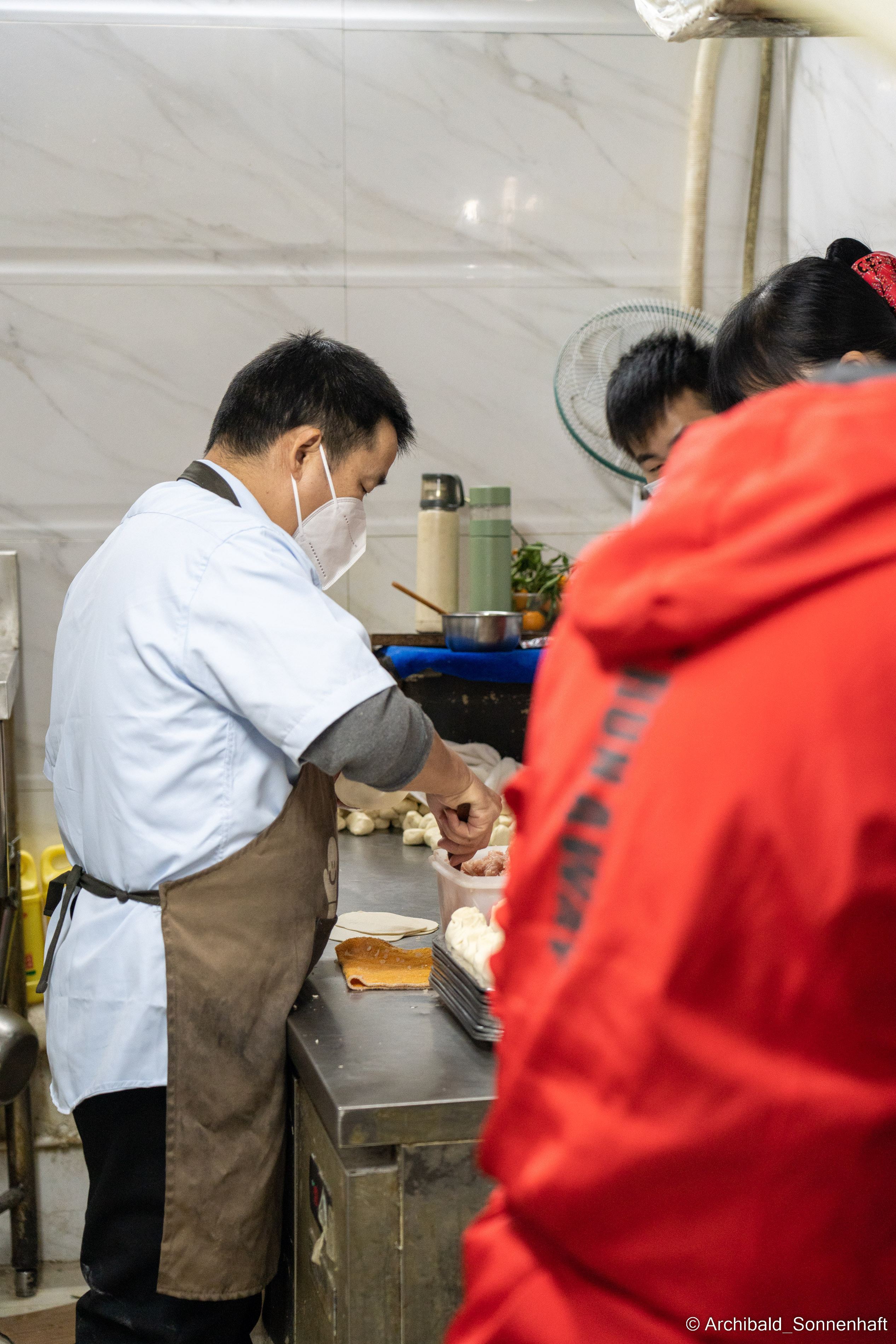 Clan Cheng and ShengJianBao. Photographer in Guangzhou, China. Archibald Sonnenhaft