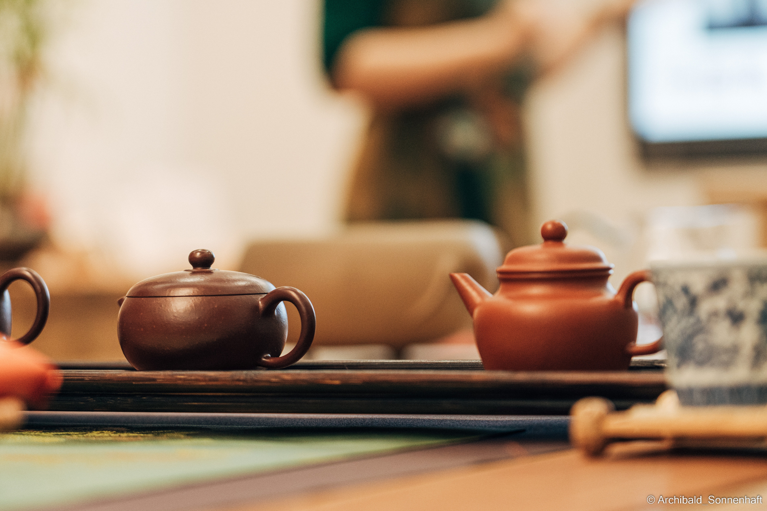 Chinese tea ceremony in Tianjin. Photographer in Guangzhou, China. Archibald Sonnenhaft