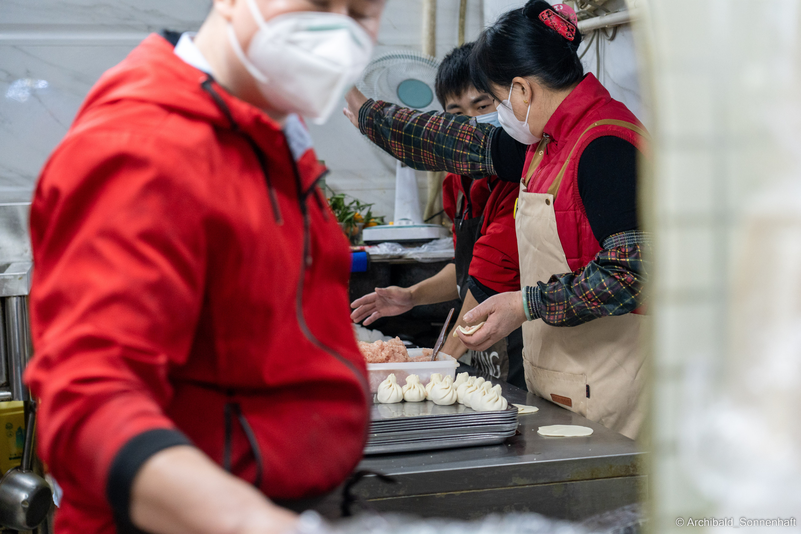 Clan Cheng and ShengJianBao. Photographer in Guangzhou, China. Archibald Sonnenhaft