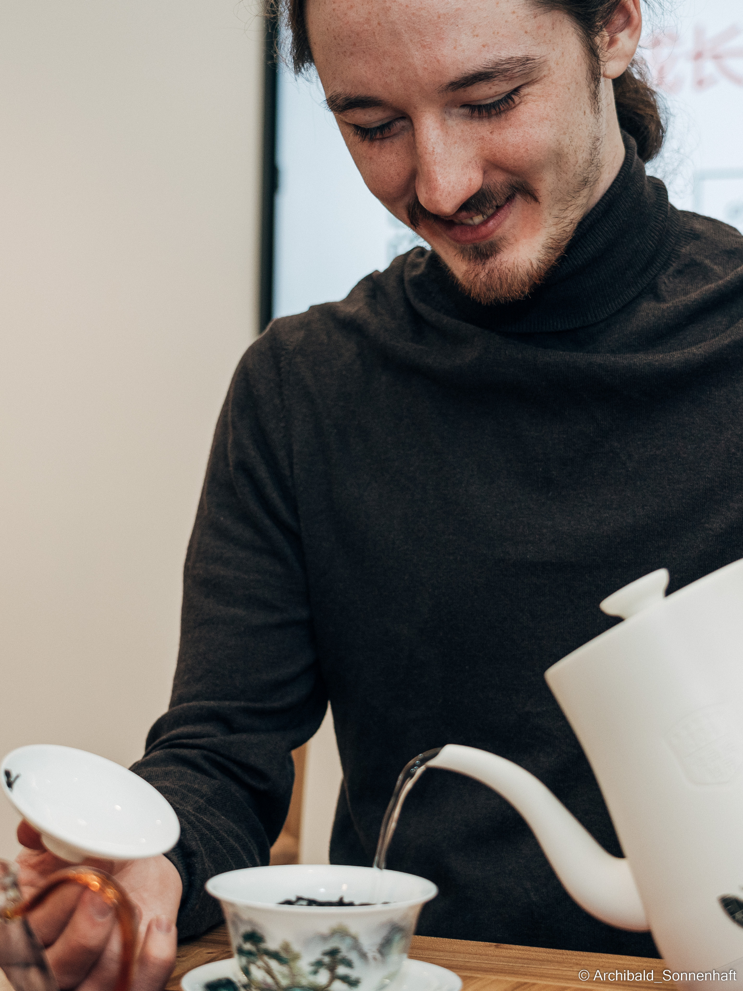 Chinese tea ceremony in Tianjin. Photographer in Guangzhou, China. Archibald Sonnenhaft
