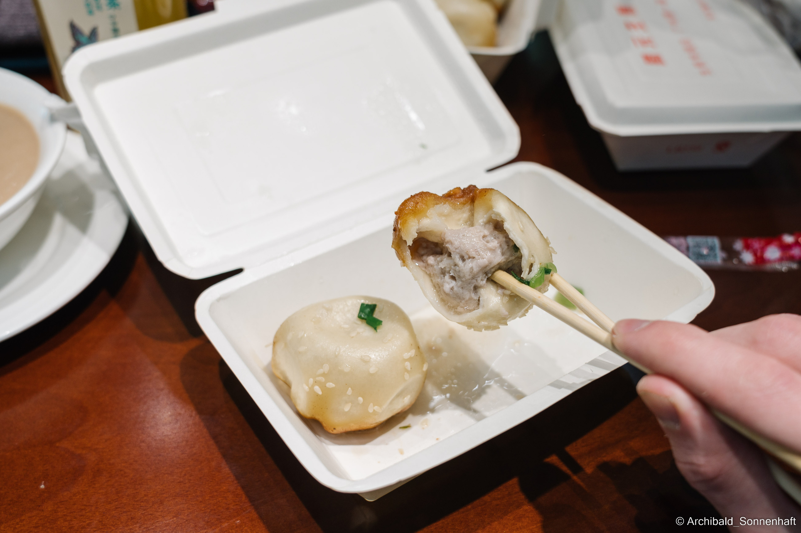 Clan Cheng and ShengJianBao. Photographer in Guangzhou, China. Archibald Sonnenhaft