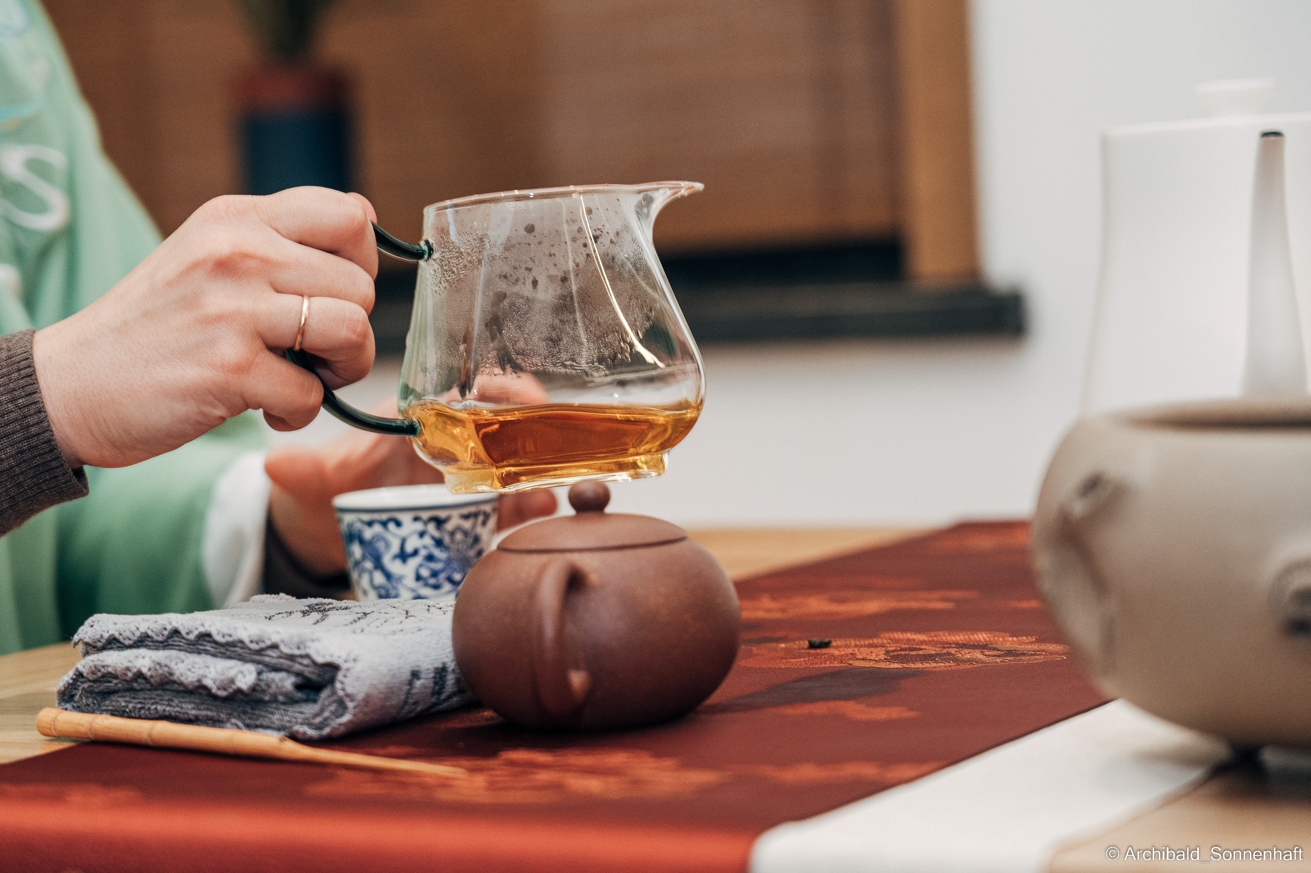 Chinese tea ceremony in Tianjin. Photographer in Guangzhou, China. Archibald Sonnenhaft