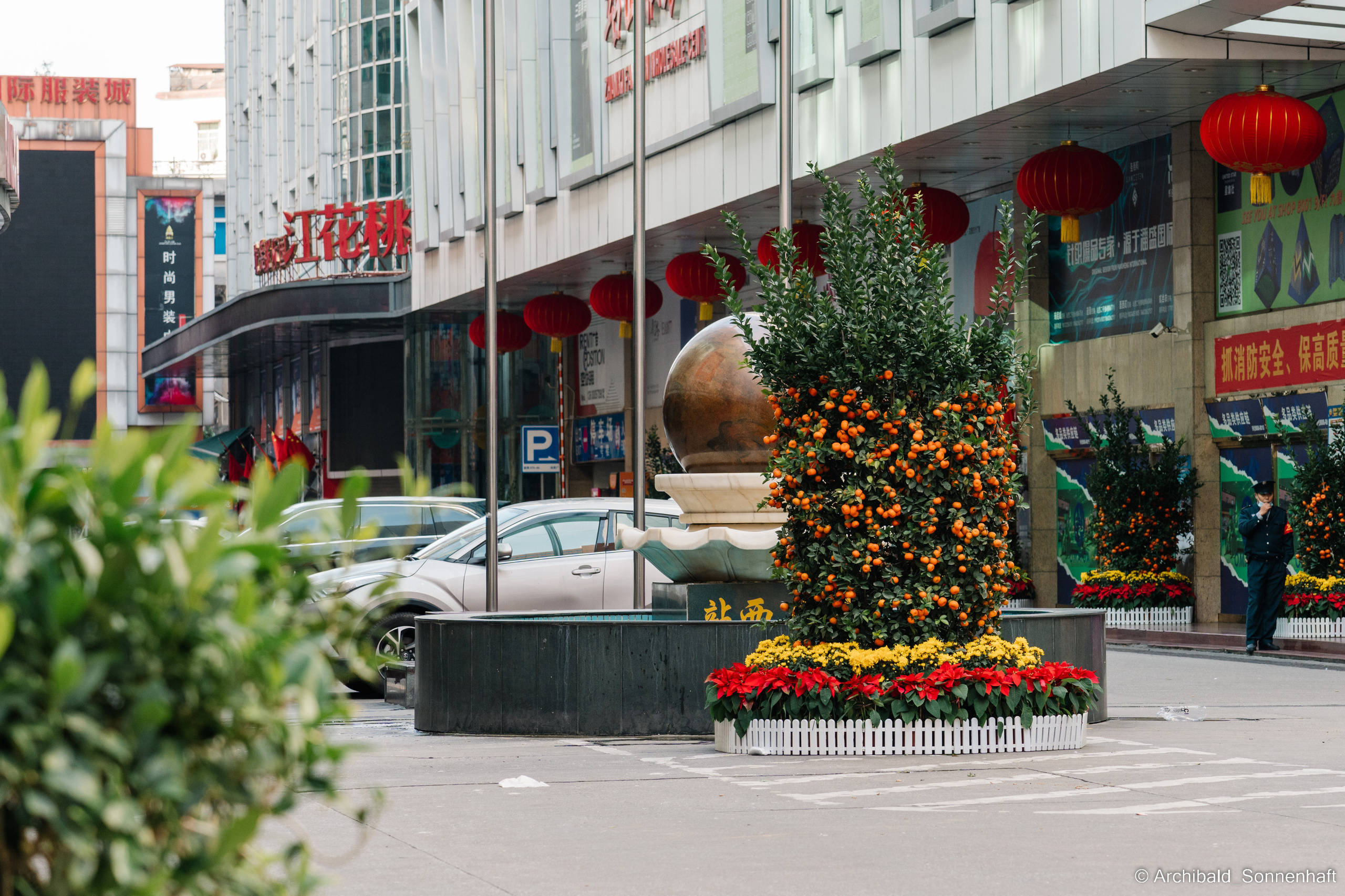 Guangzhou 18. Photographer in Guangzhou, China. Archibald Sonnenhaft