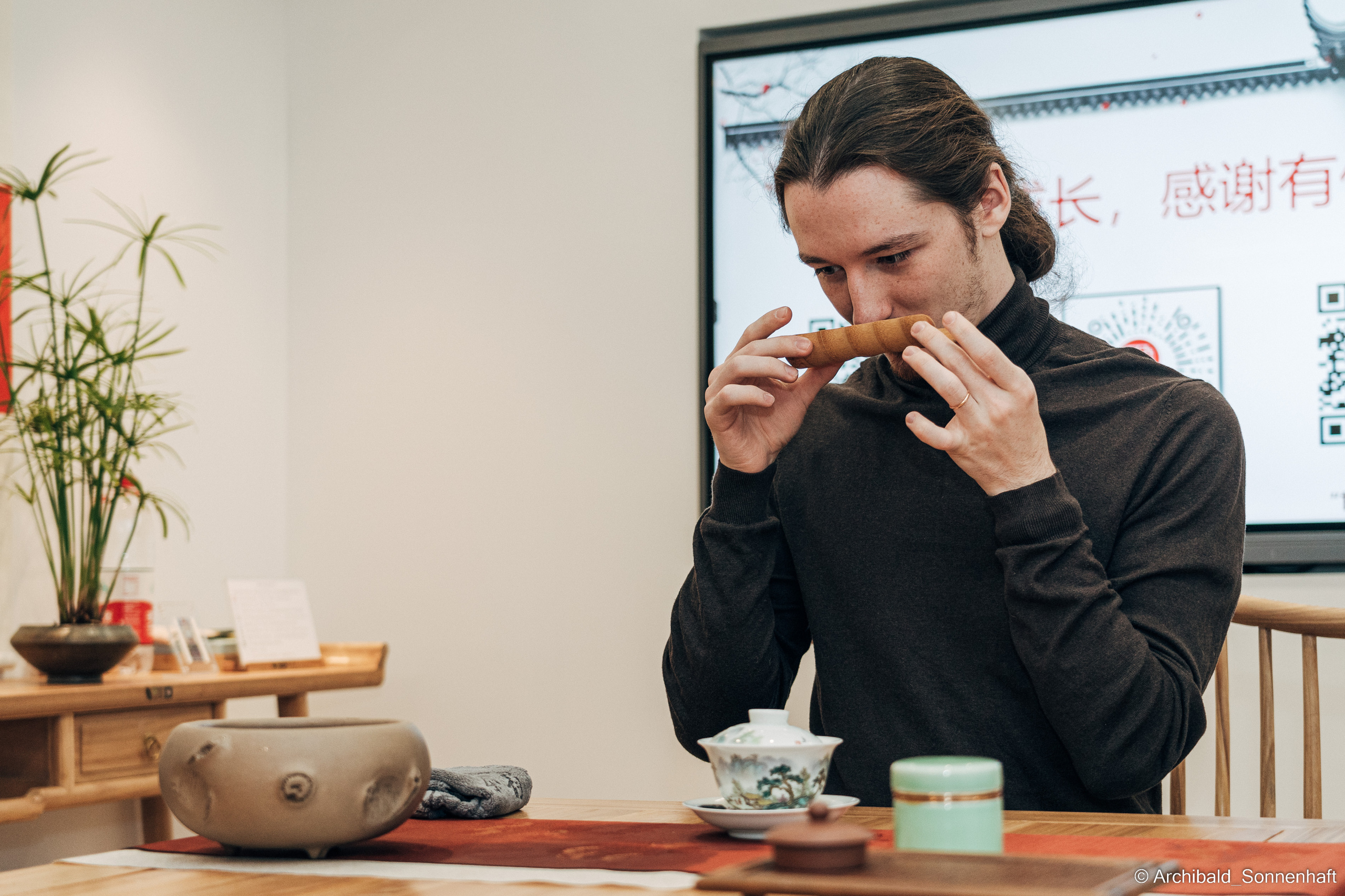 Chinese tea ceremony in Tianjin. Photographer in Guangzhou, China. Archibald Sonnenhaft