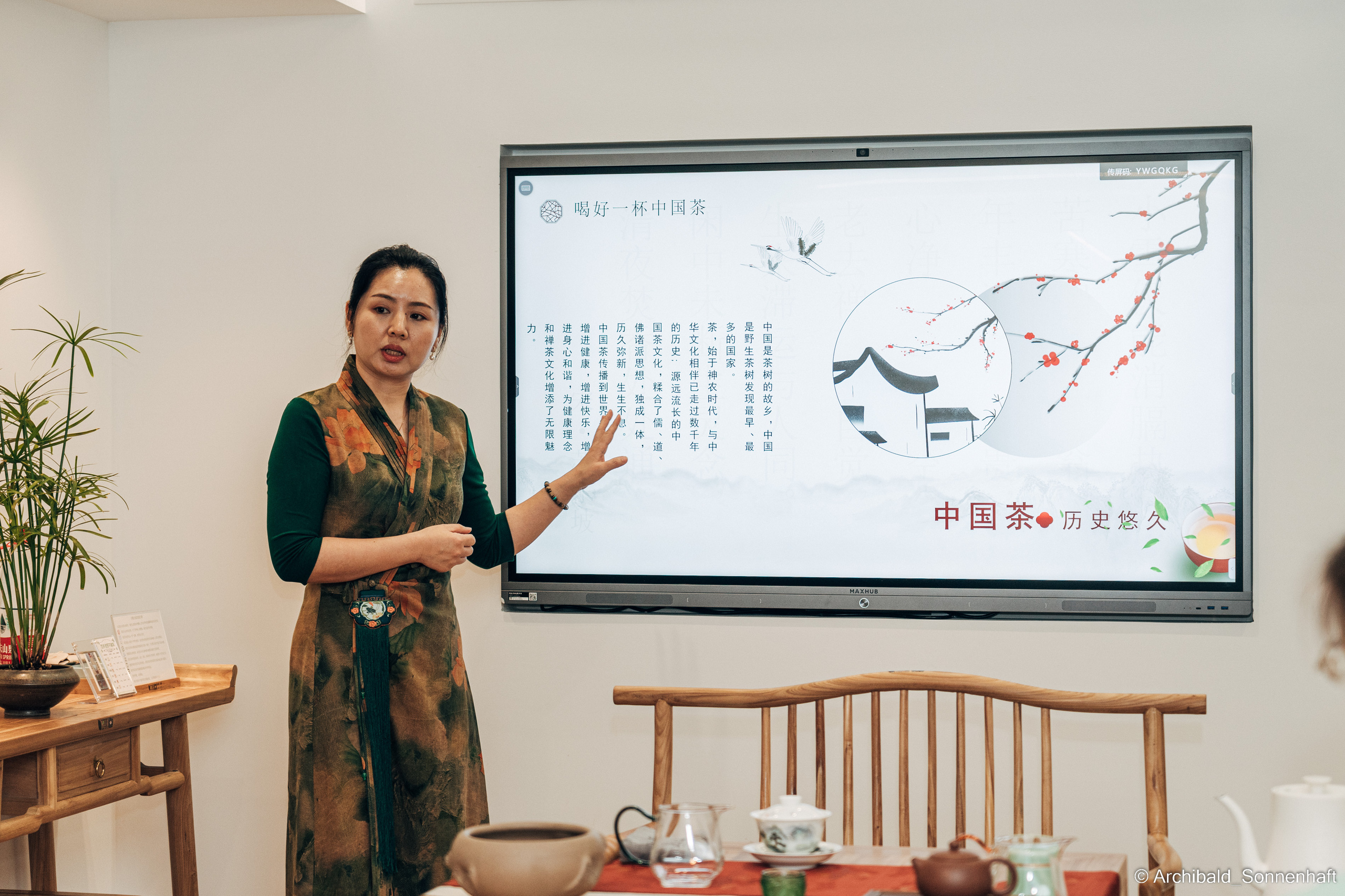 Chinese tea ceremony in Tianjin. Photographer in Guangzhou, China. Archibald Sonnenhaft