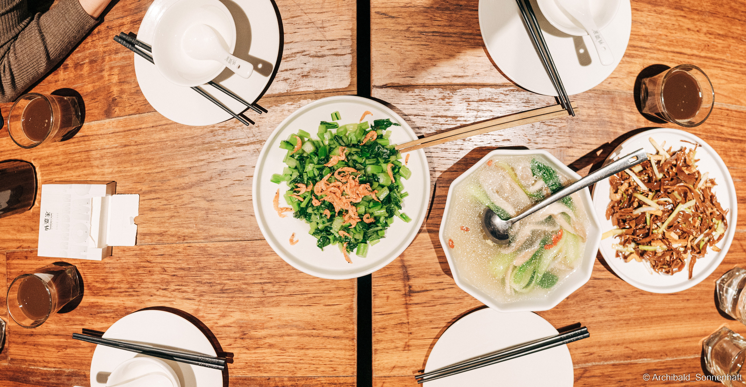 Chinese tea ceremony in Tianjin. Photographer in Guangzhou, China. Archibald Sonnenhaft