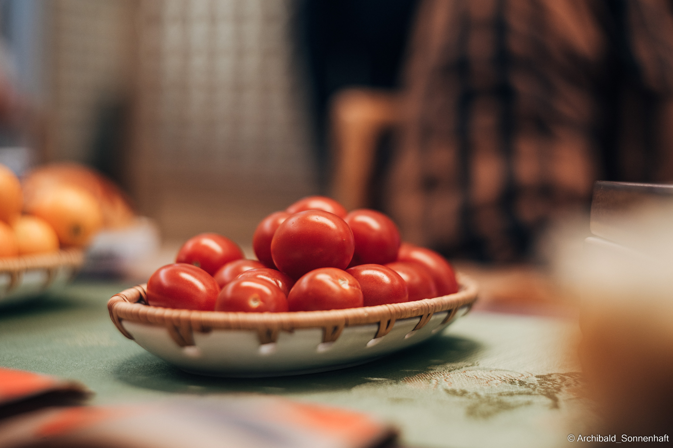 Chinese tea ceremony in Tianjin. Photographer in Guangzhou, China. Archibald Sonnenhaft