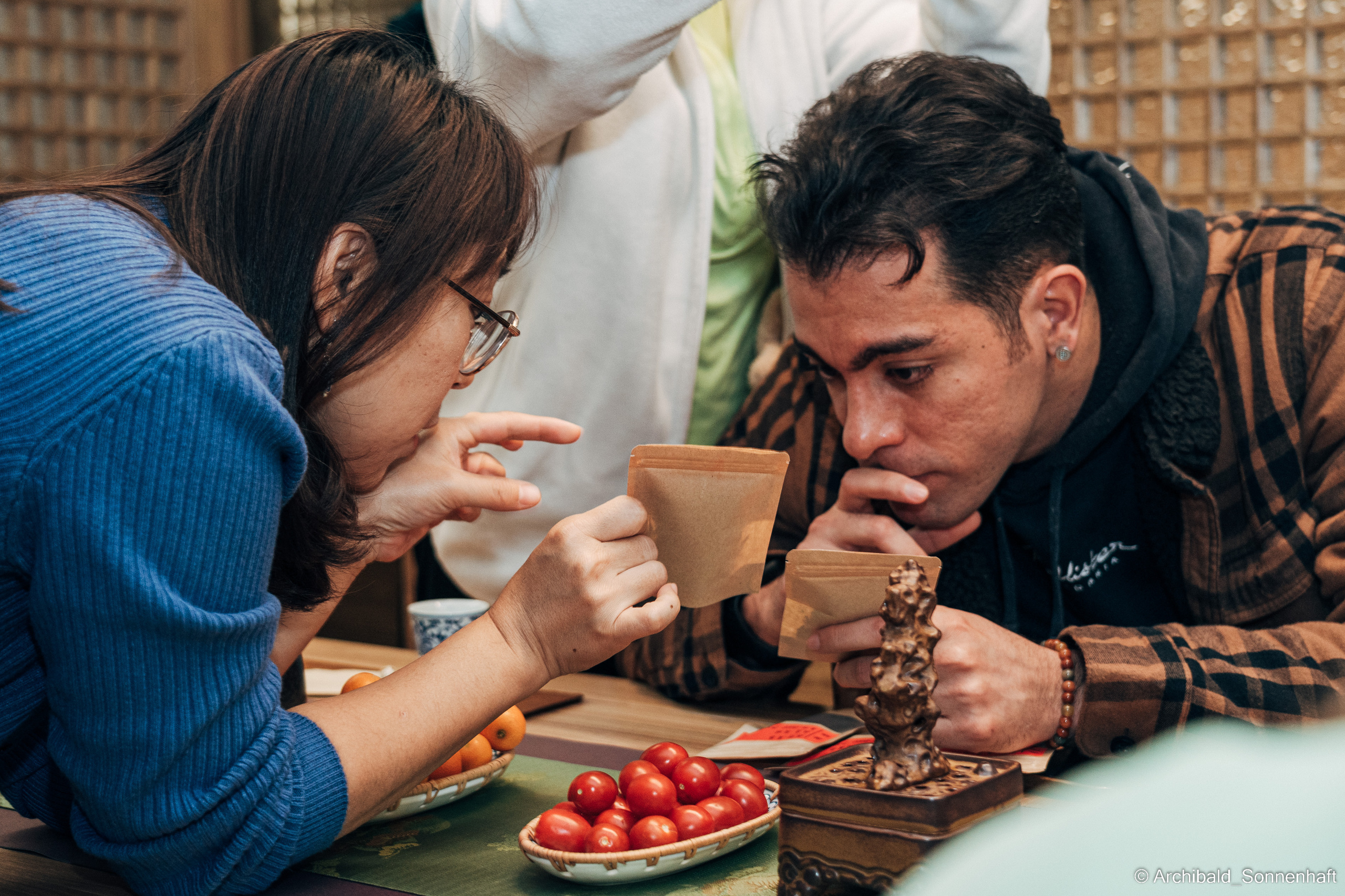 Chinese tea ceremony in Tianjin. Photographer in Guangzhou, China. Archibald Sonnenhaft