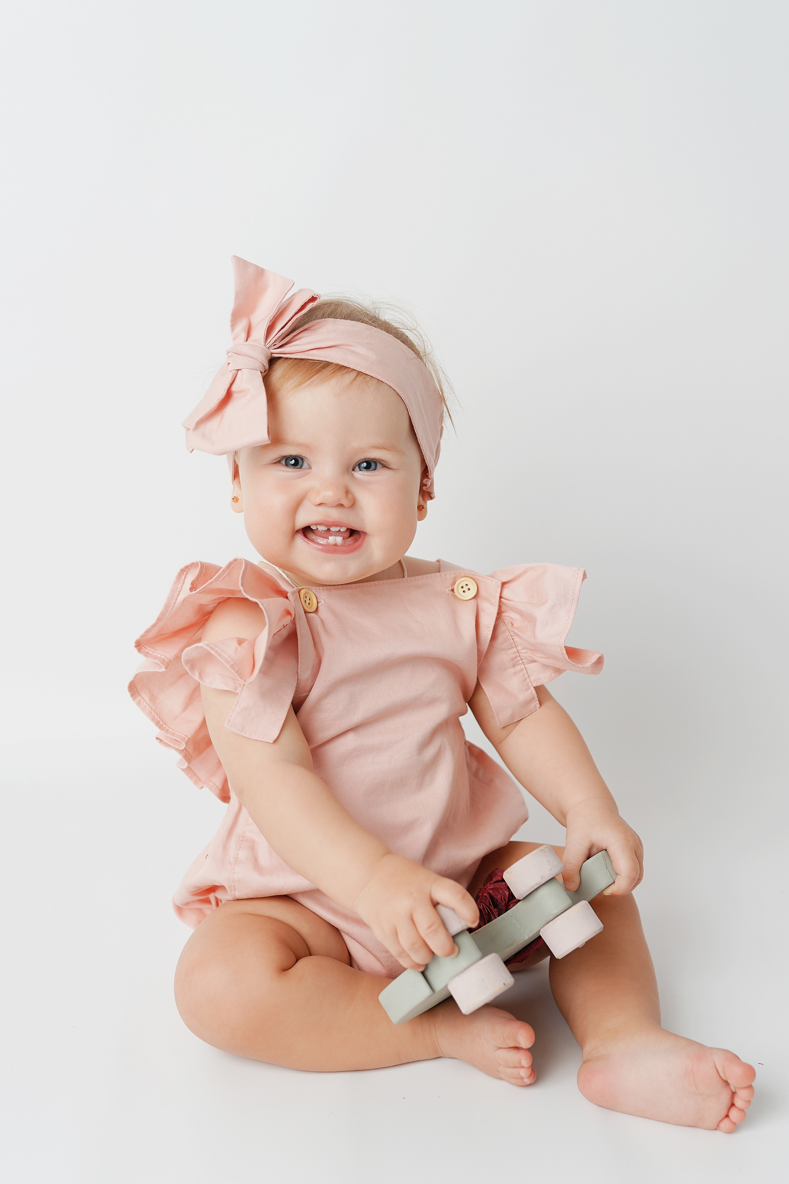 Детская фотосессия Первый год для девочек. Детский фотограф и фотограф новорожденных в Калининград Оксана Иваний