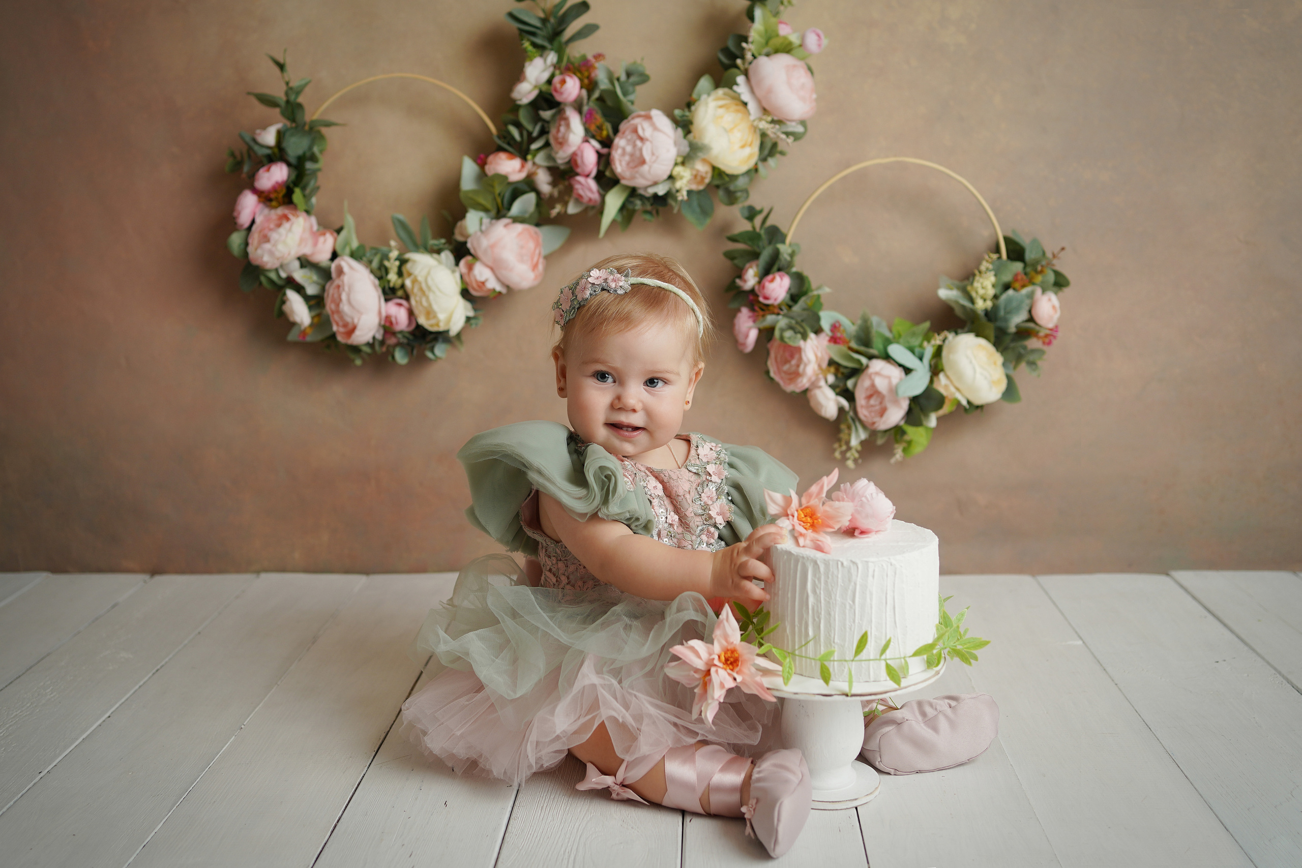 Детская фотосессия Первый год для девочек. Детский фотограф и фотограф новорожденных в Калининград Оксана Иваний