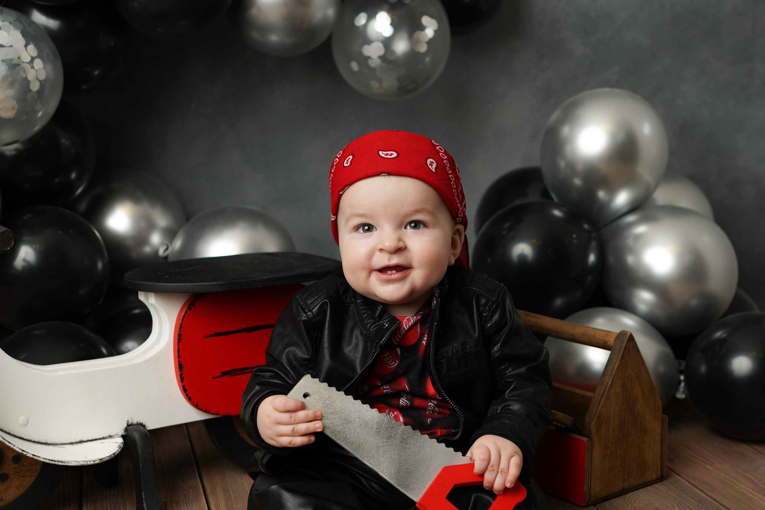 Фотосессия Первый год Ромы в стиле рок. Детский фотограф и фотограф новорожденных в Калининград Оксана Иваний