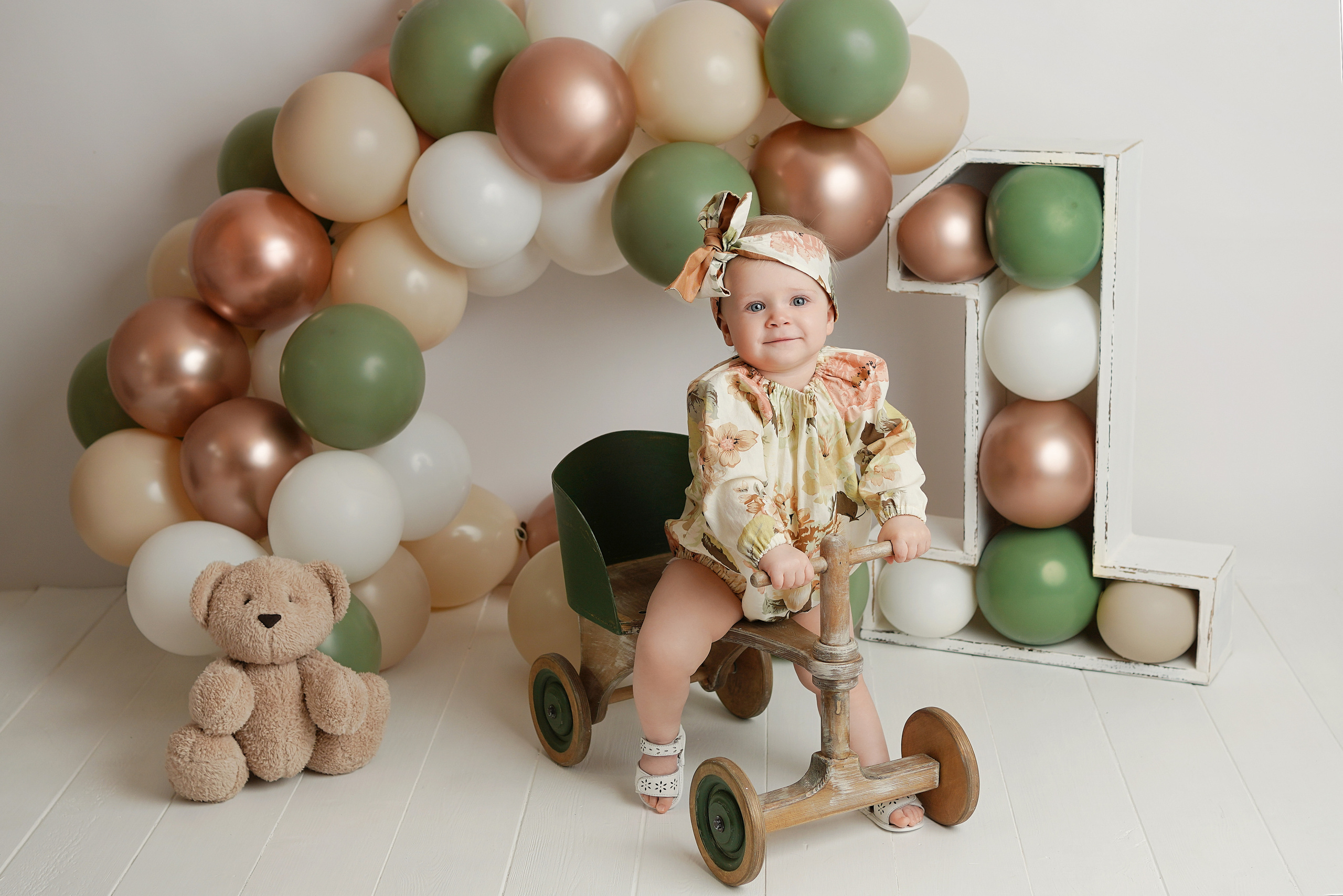 Детская фотосессия Первый год для девочек. Детский фотограф и фотограф новорожденных в Калининград Оксана Иваний