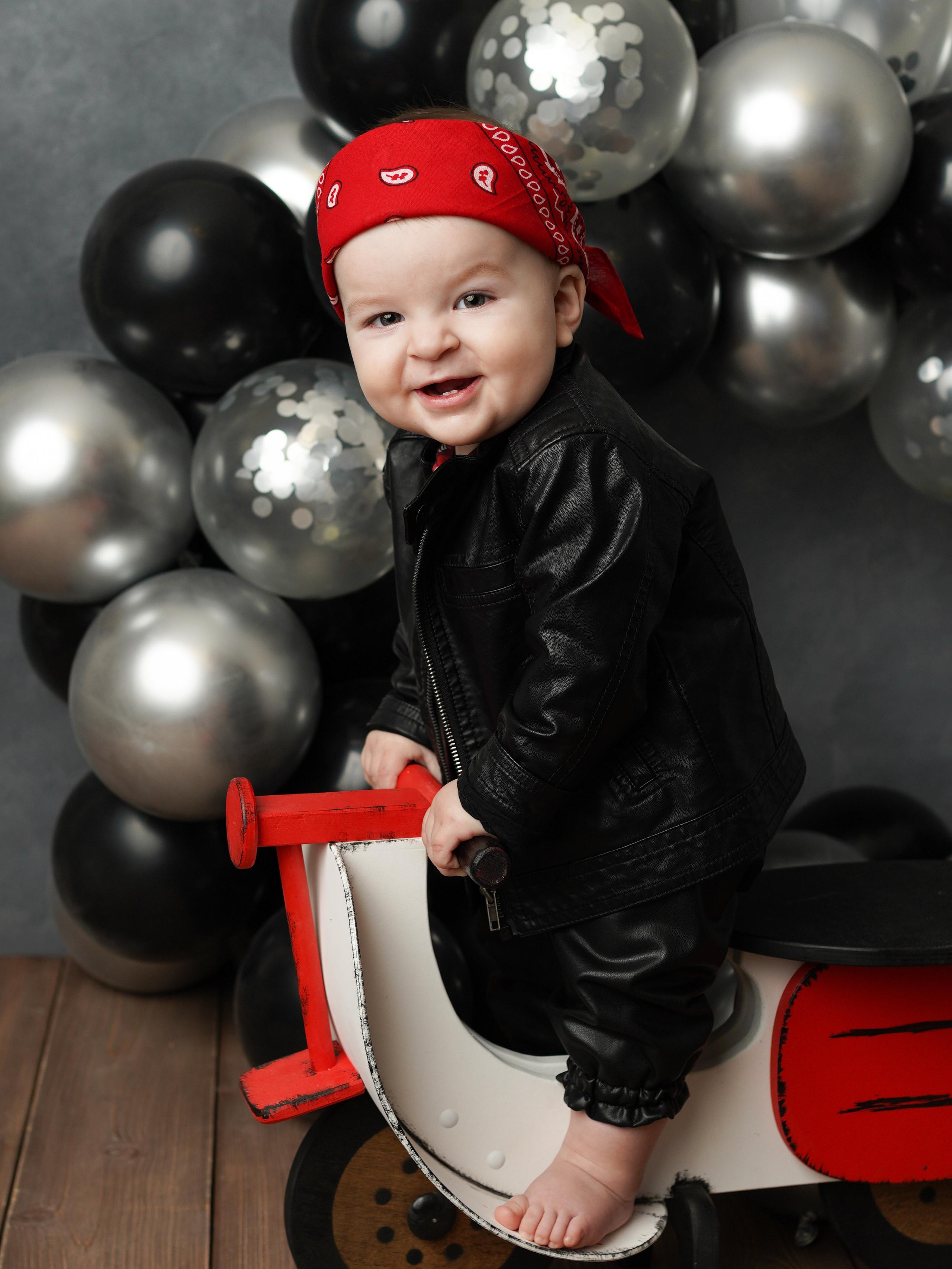 В детской фотостудии можно сделать фотографии Первого годика