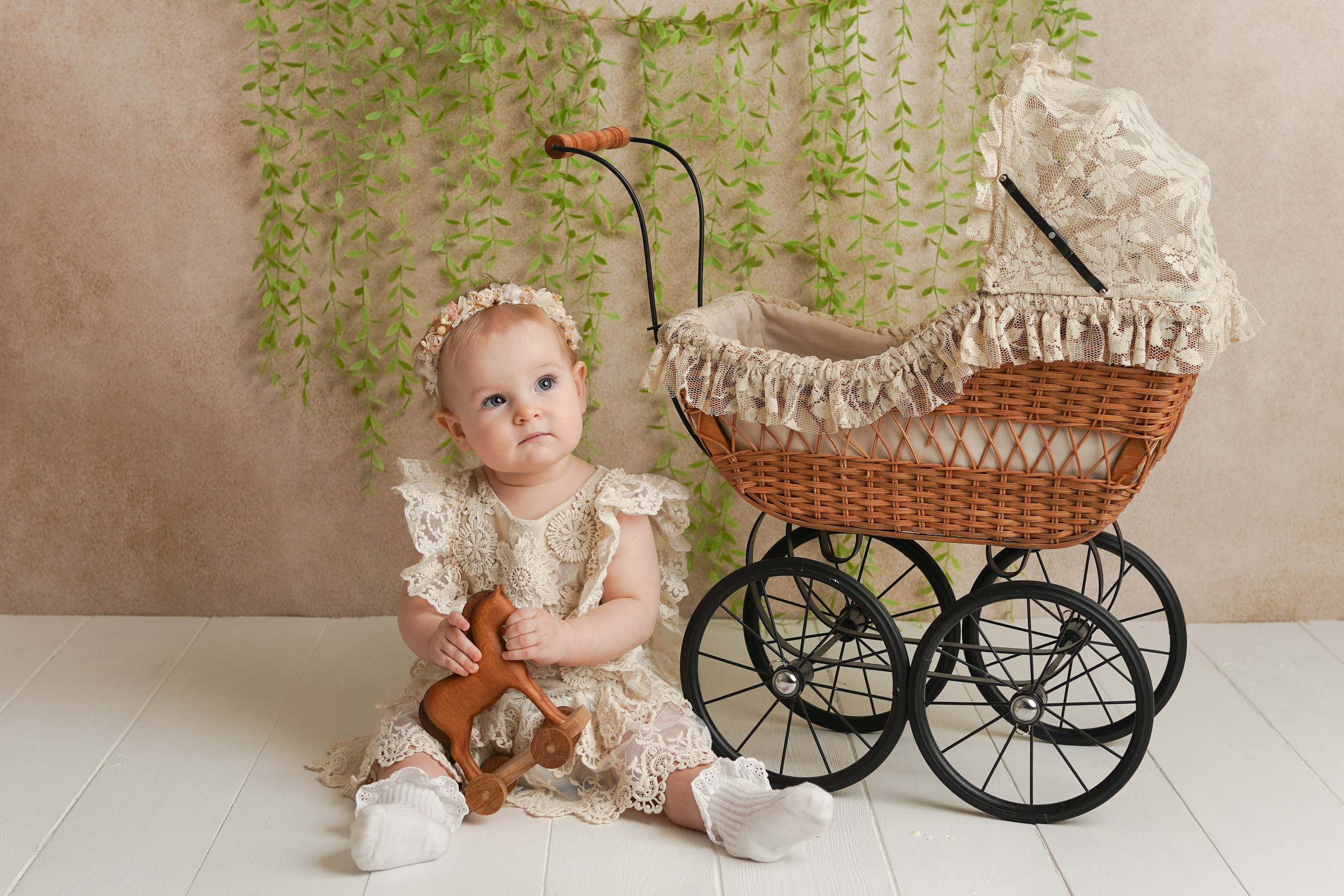 Детская фотосессия Первый год для девочек. Детский фотограф и фотограф новорожденных в Калининград Оксана Иваний