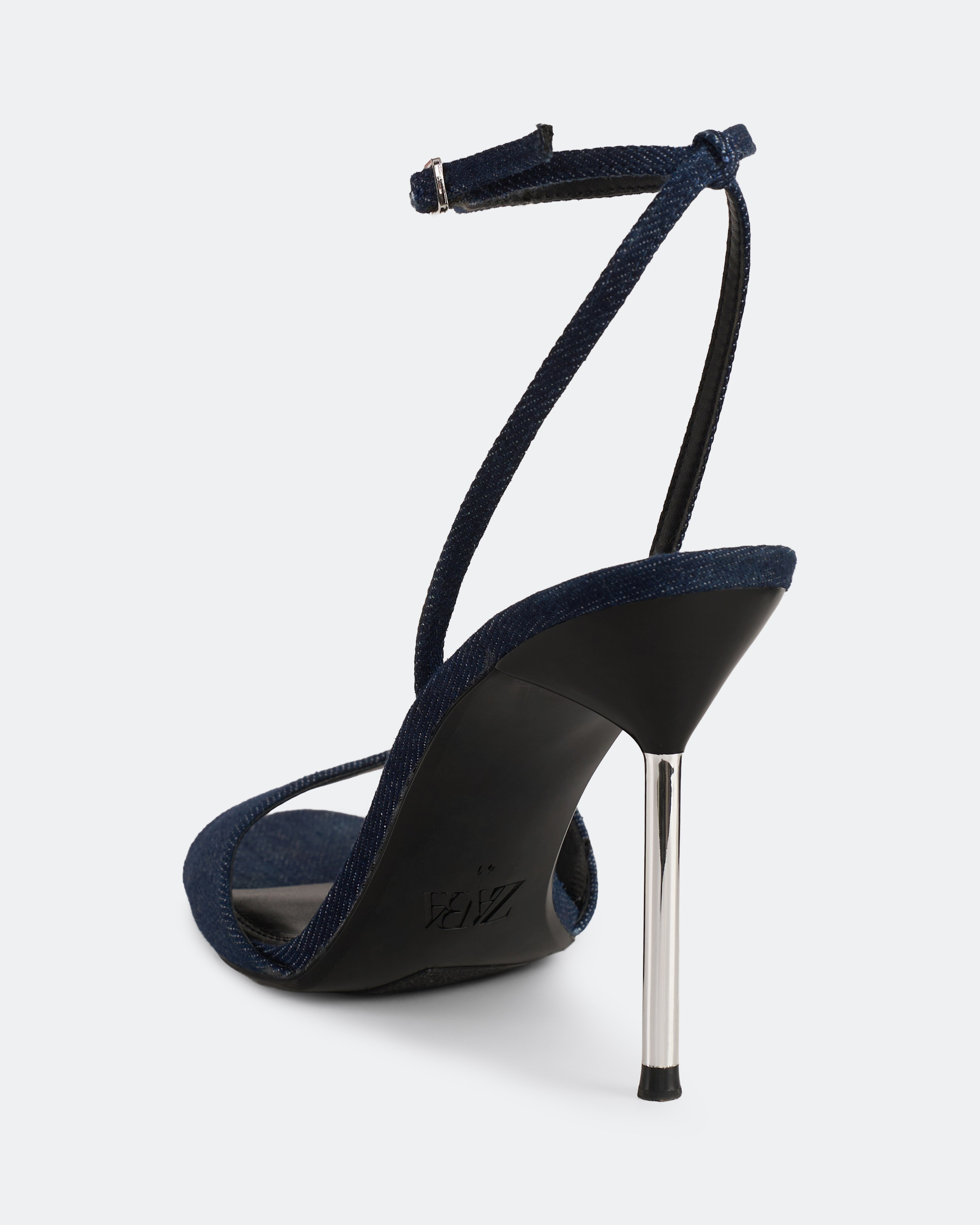 Обтравка. Фотограф для брендов одежды и маркетплейсов в Москве Рита Винтер