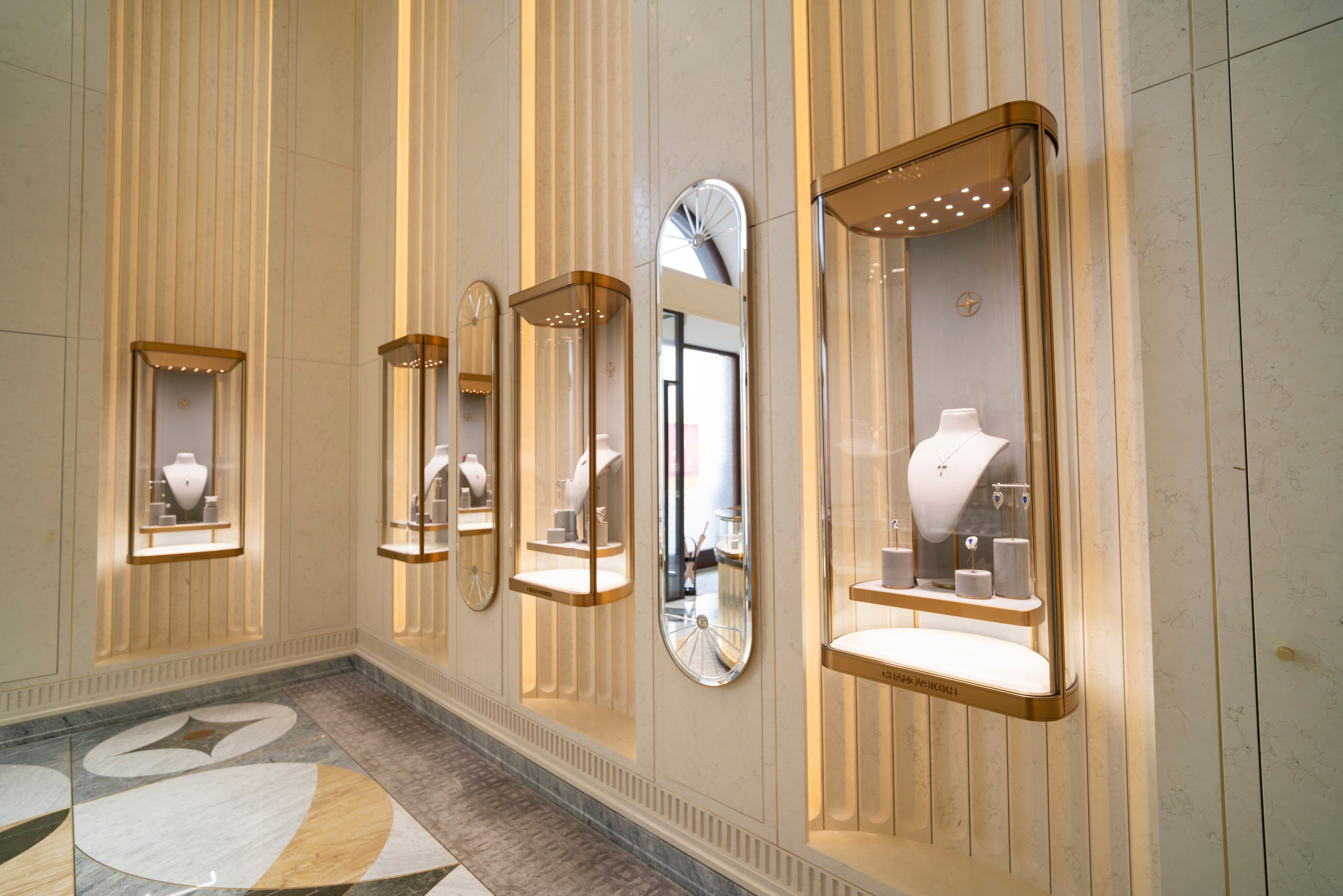 КАМ. Ювелирный дом CHAMOVSКIKH. Видеограф для бизнеса в Санкт-Петербурге — съёмка производств, выставок, B2B