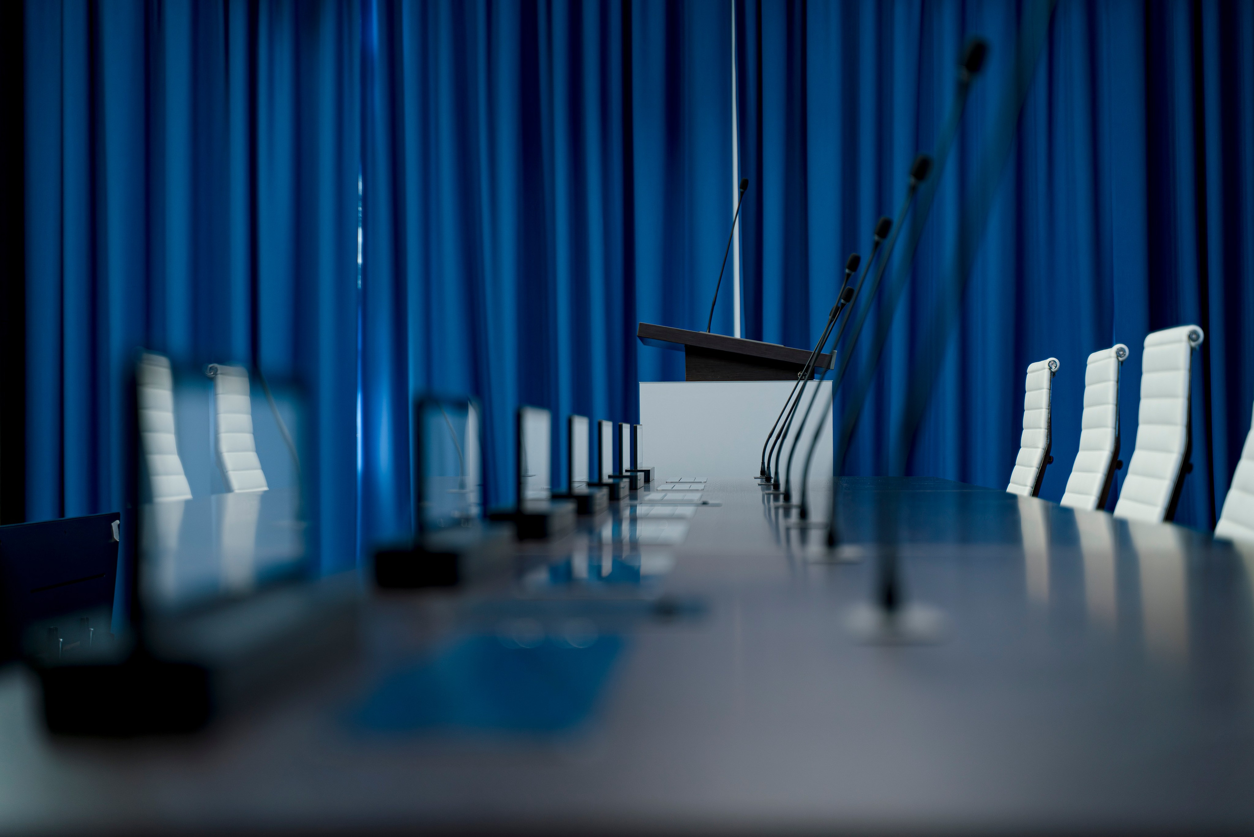 Видеограф для бизнеса в Санкт-Петербурге — съёмка производств, выставок, B2B