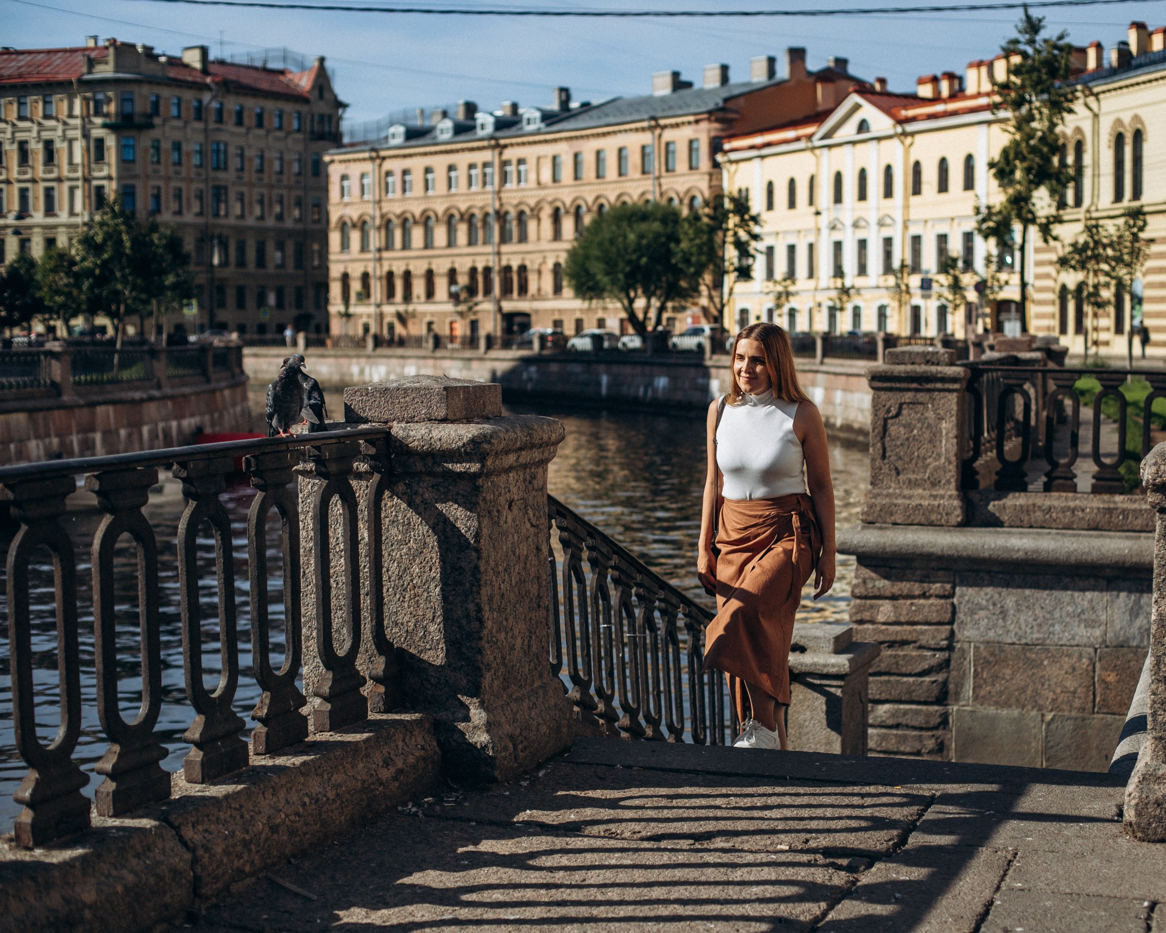 Александра с дочей в августе. Фотопрогулка в Петербурге. Индивидуальный и семейный фотограф в Санкт-Петербурге