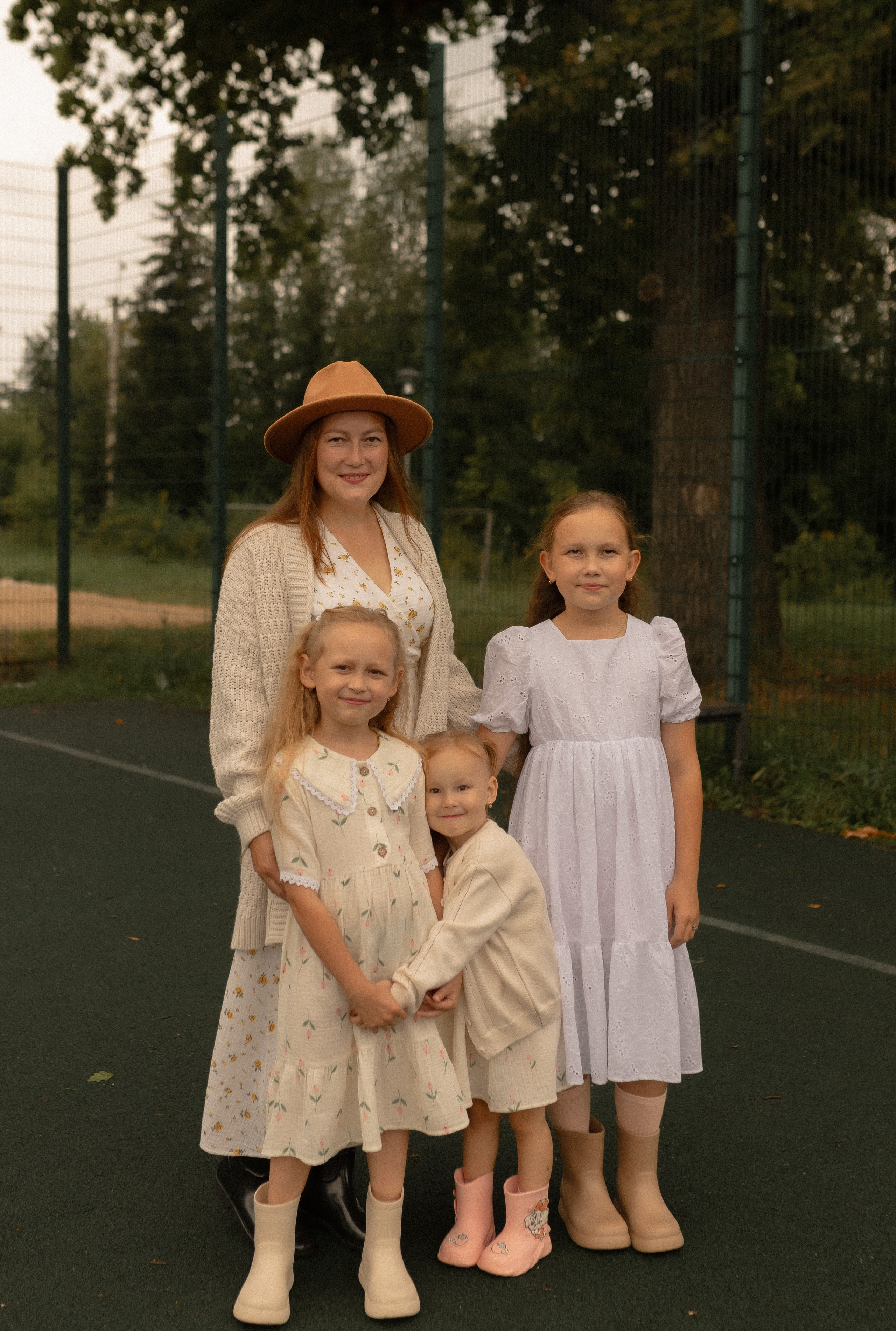 Мама Алина, Маша, Дина и Анечка. Фотограф Татьяна Семенова