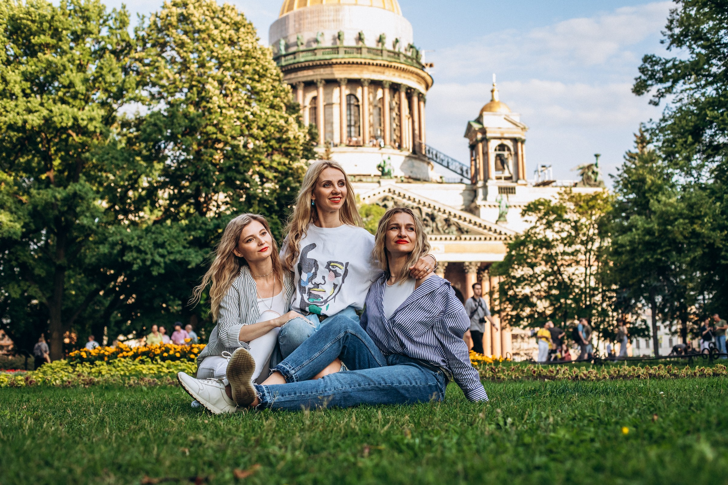 Саша, Ульяна и Настя в июне. Фотопрогулка в Петербурге. Индивидуальный и семейный фотограф в Санкт-Петербурге