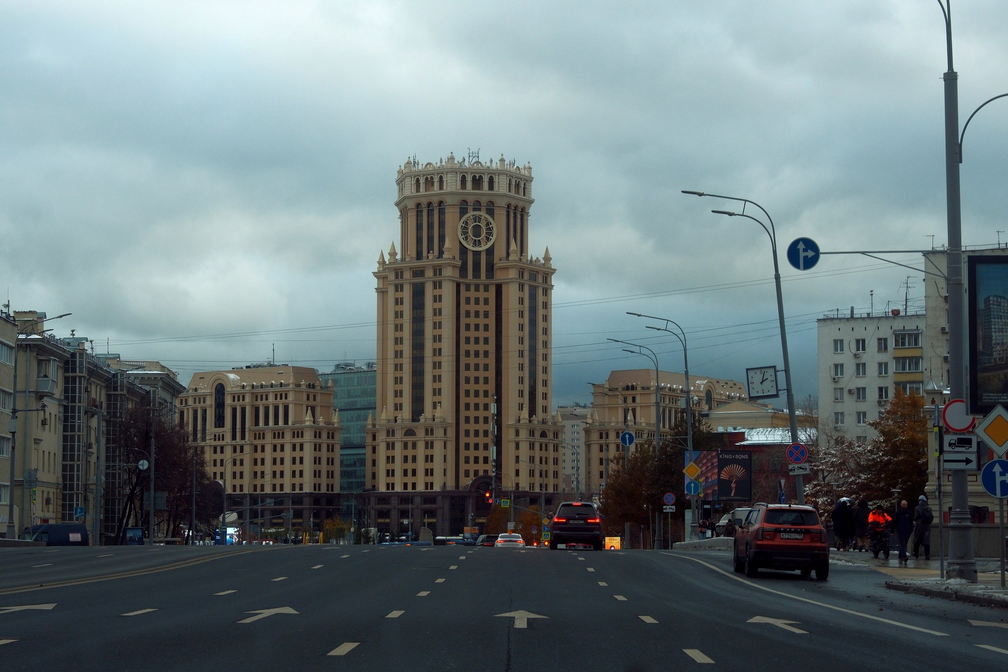 Улица, люди, жизнь…