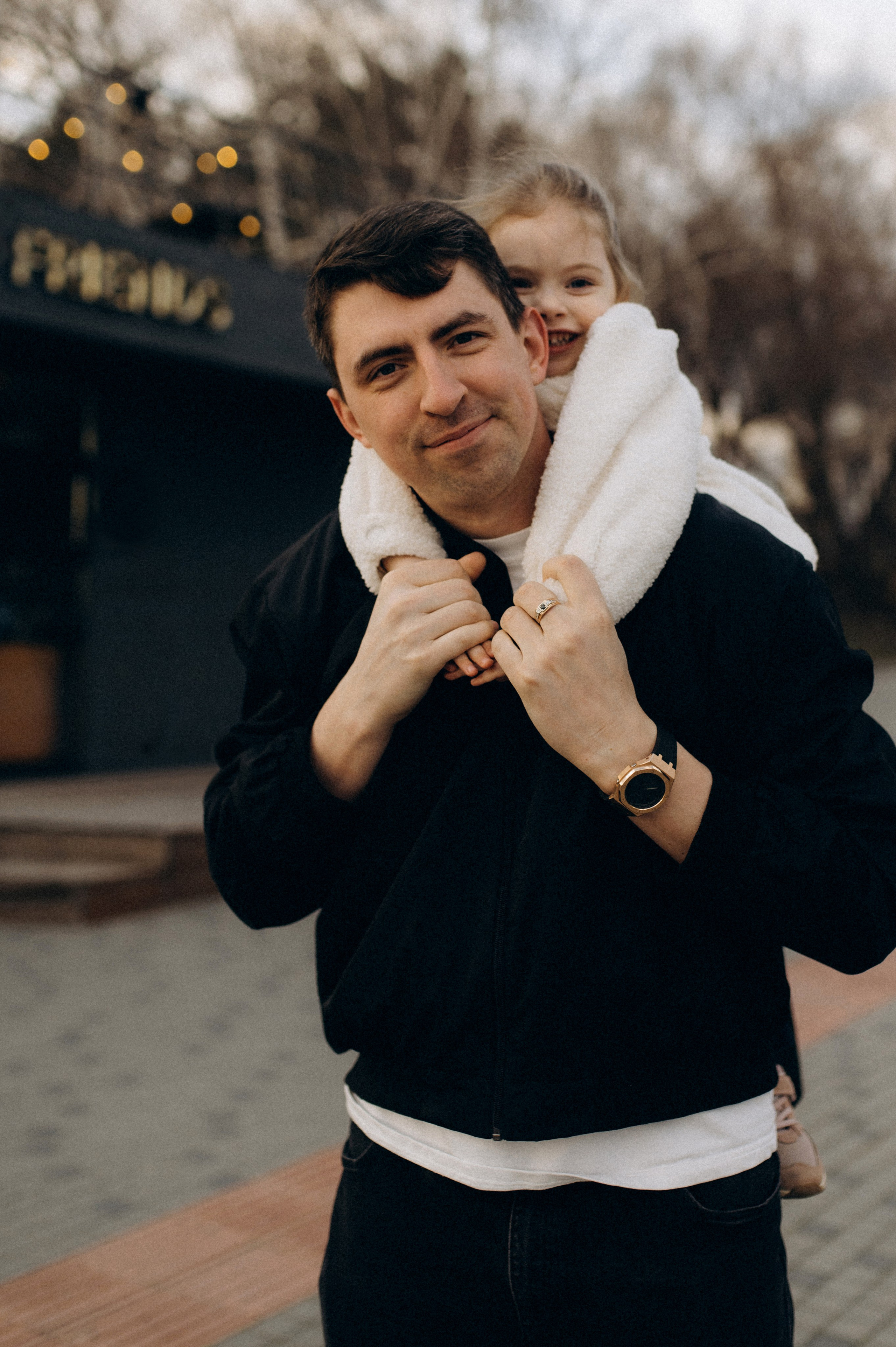 ВЕСЕННЯ ПРОГУЛКА НА НАБЕРЕЖНОЙ. Семейный фотограф в Новосибирске Женя Индрикова