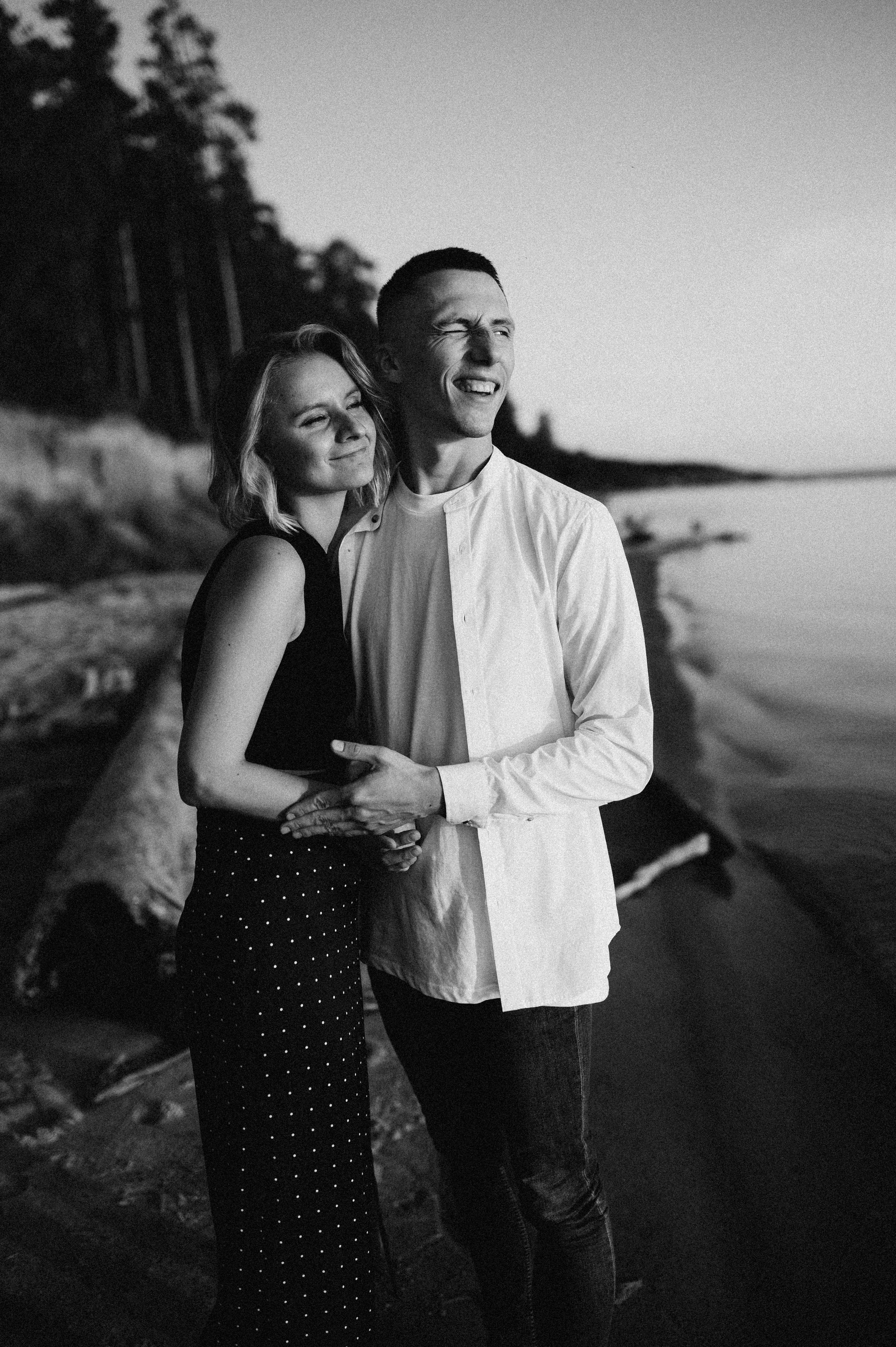 АНДРЕЙ И ЛИЛЯ/ СЪЕМКА НА БЕРЕГУ БЕРДСКОГО ЗАЛИВА. Семейный фотограф в Новосибирске Женя Индрикова