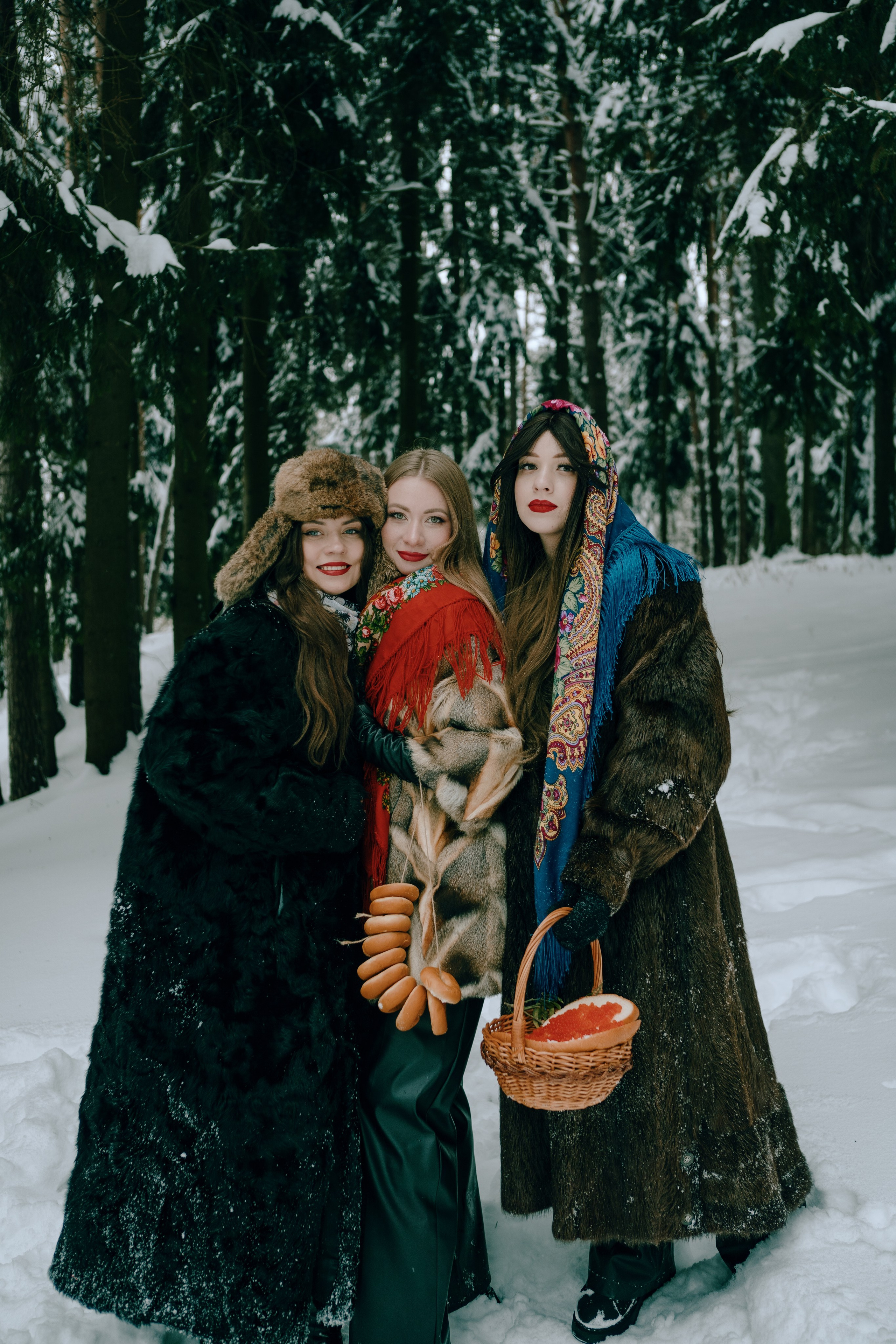 Звенит январская вьюга. Главная