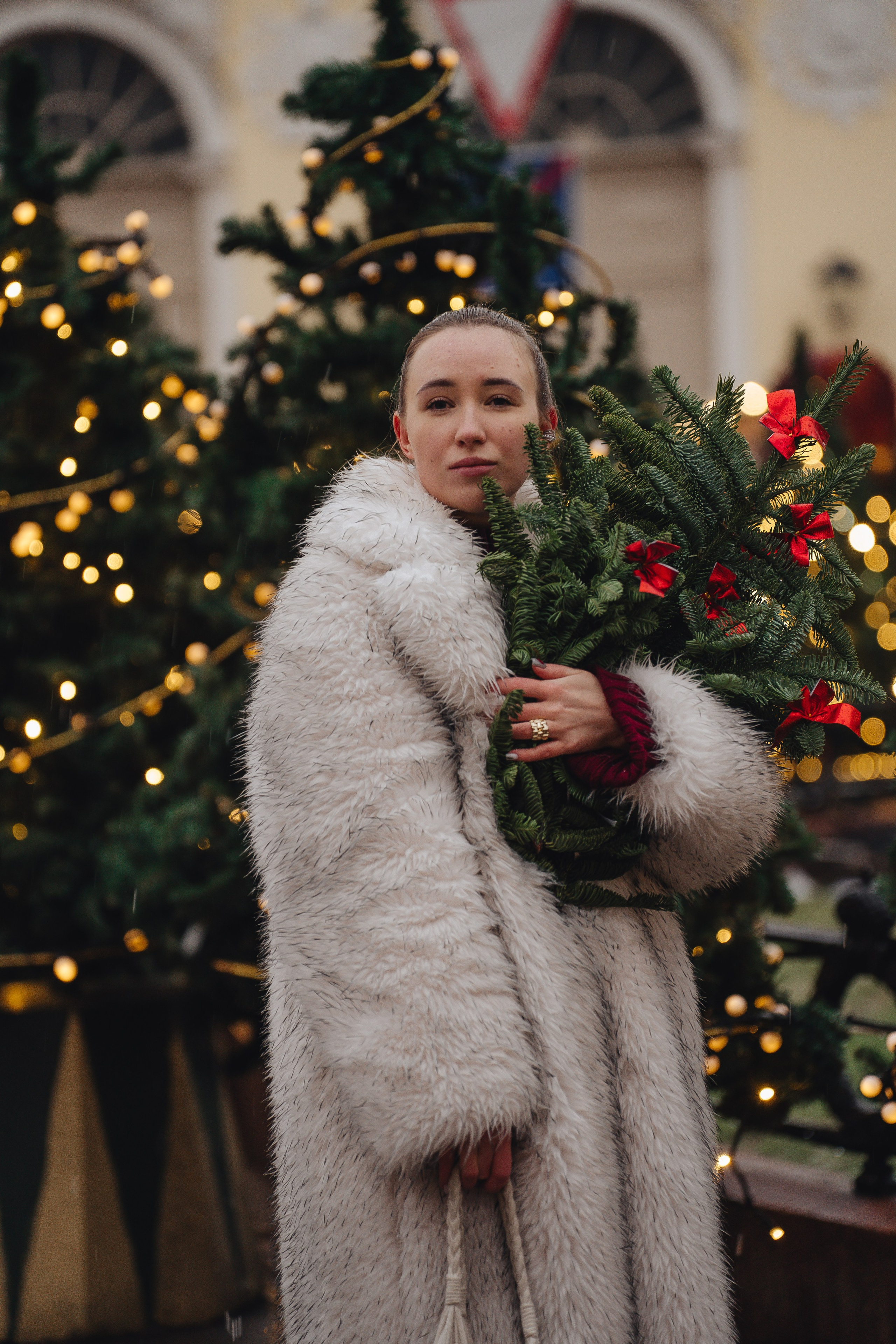 ПРОГУЛКА НА МАНЕЖНОЙ ПЛОЩАДИ ДЛЯ ДЕВУШКИ ПЕРЕД НОВЫМ ГОДОМ (НОВОГОДНЯЯ ФОТОСЕССИИЯ НА МАНЕЖНОЙ ПЛОЩАДИ). Профессиональный фотограф, Санкт-Петербург — Виктория Богомолова