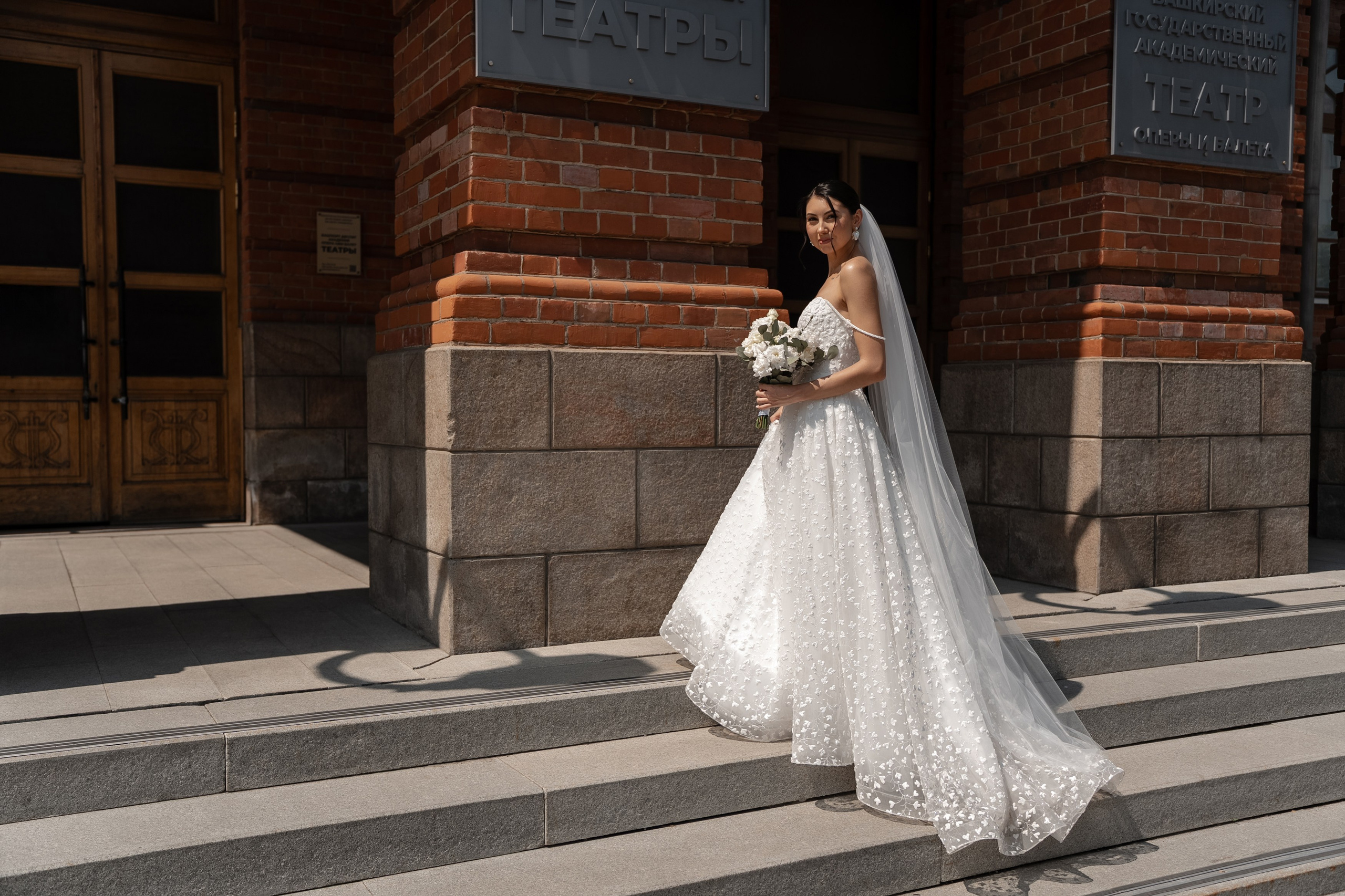 Театр Оперы и Балета. Свадебный фотограф в Уфе Лилия Сова