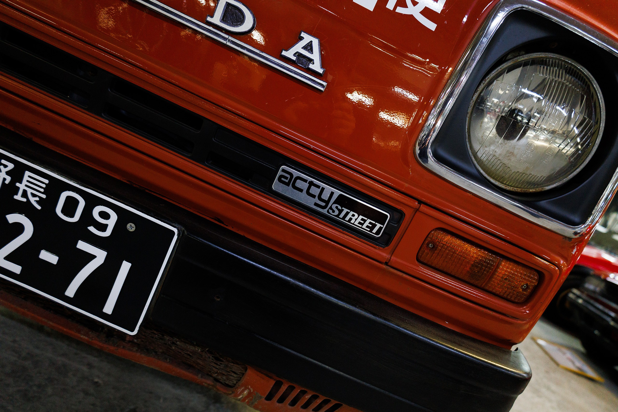 Съёмка автомобиля Honda Acty в музее Buckets Empire