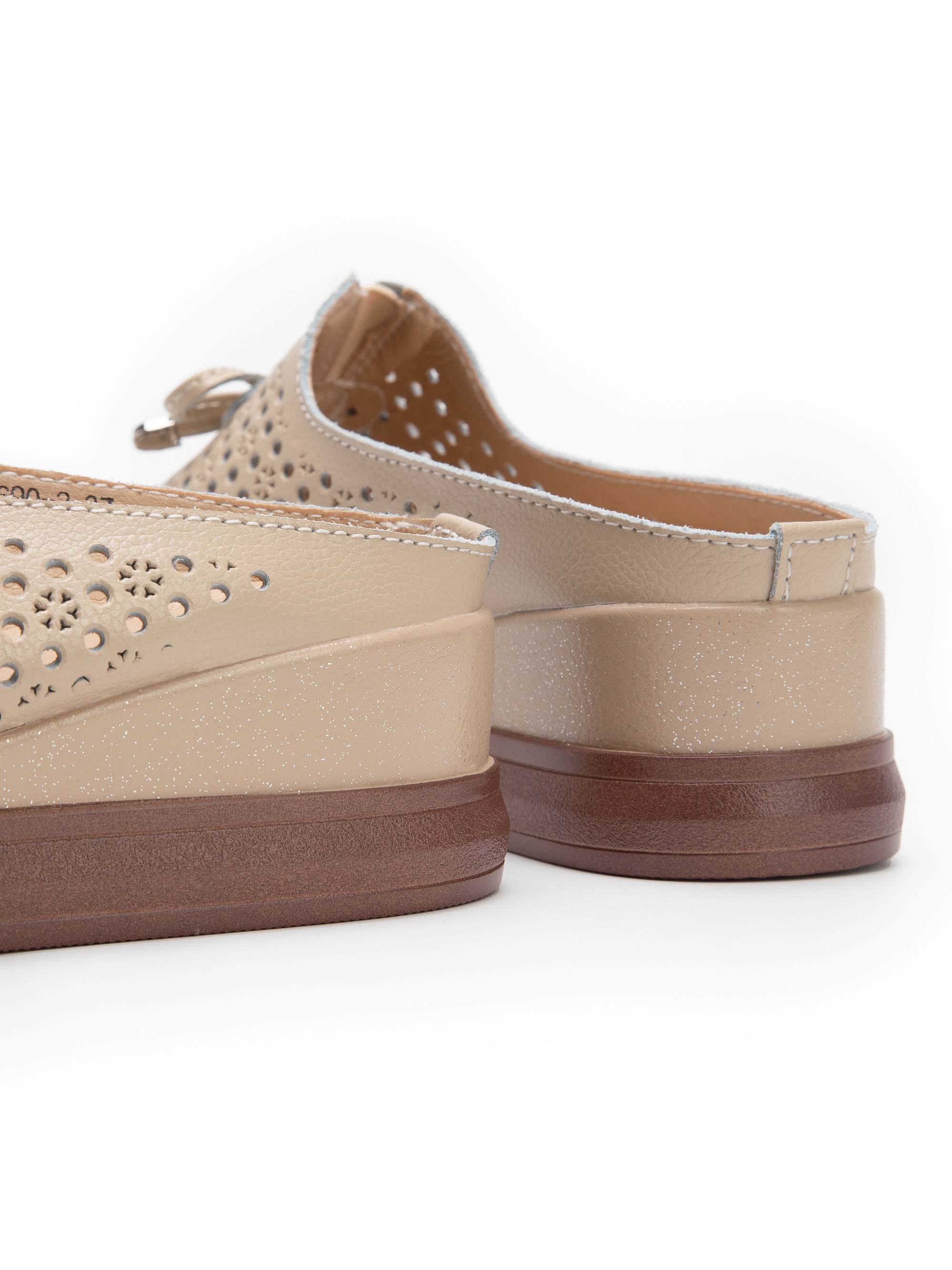 Каталожная фотография обуви. Фотограф в Москве Егор Гончаров