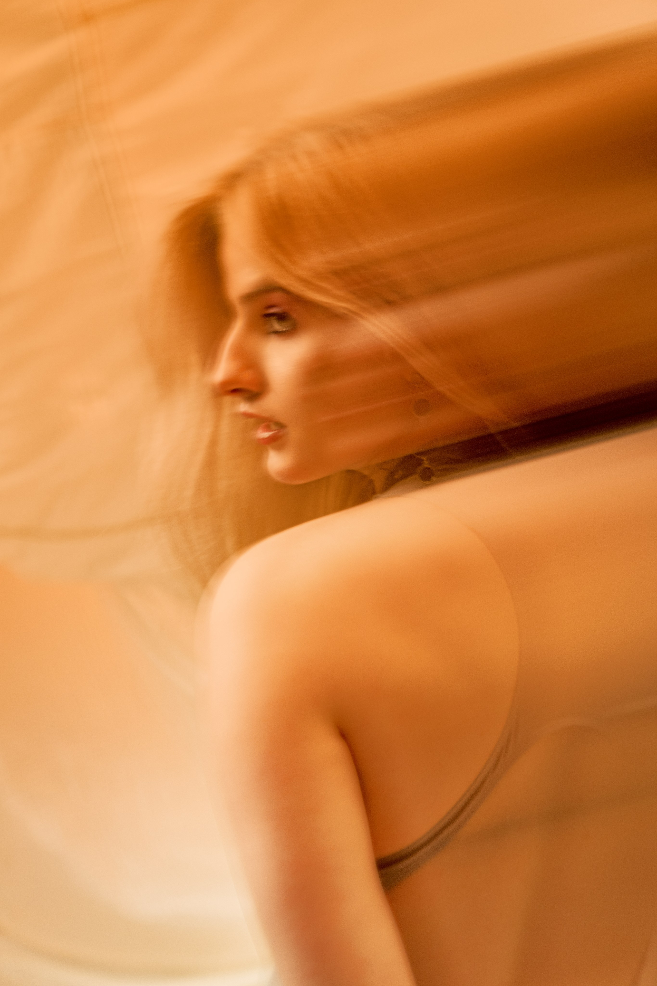 Я  фотограф. Работаю в городе Москва,