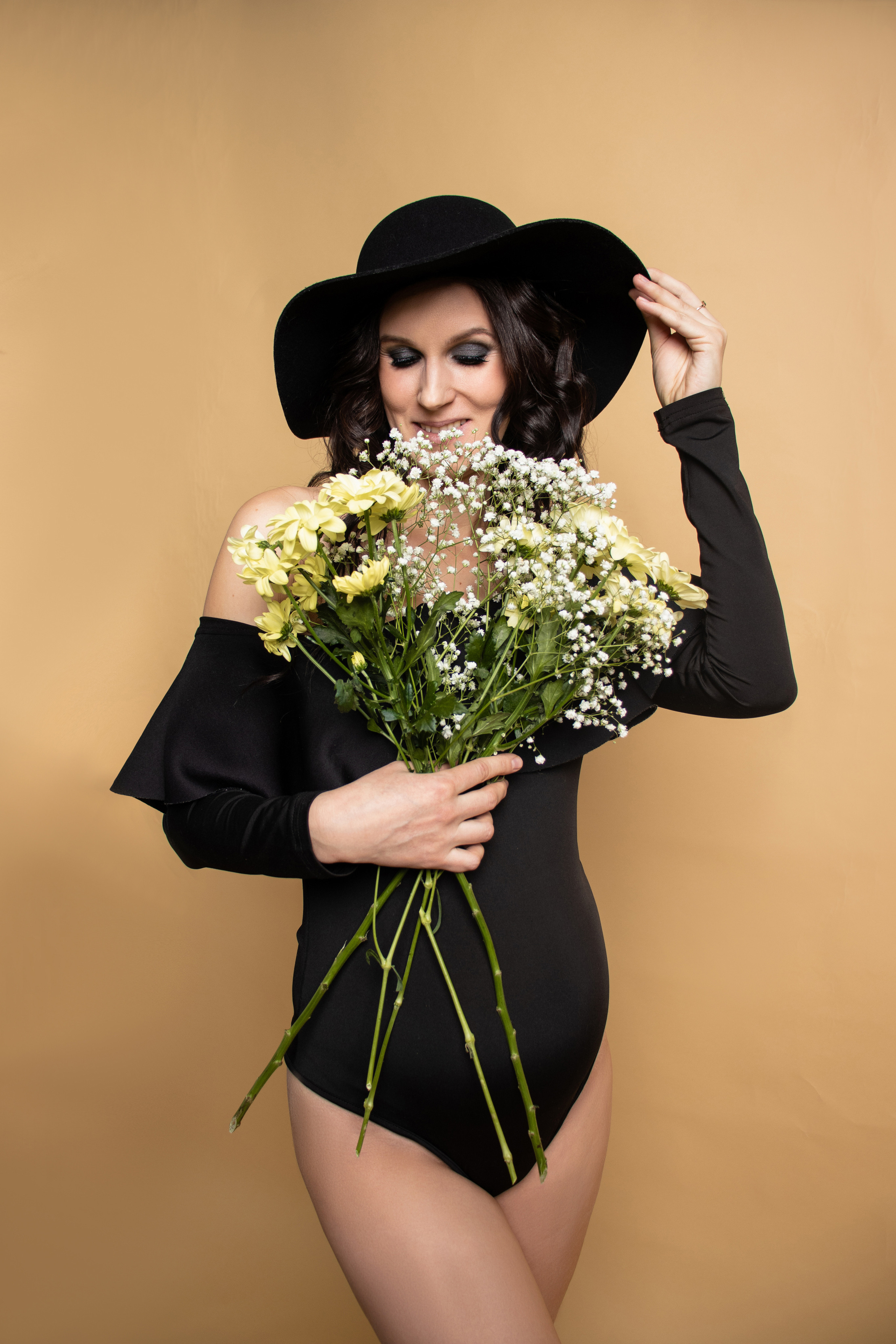 Женский портрет, беременность, фотограф красноярск, съемка в ожидании чуда, студийная съемка