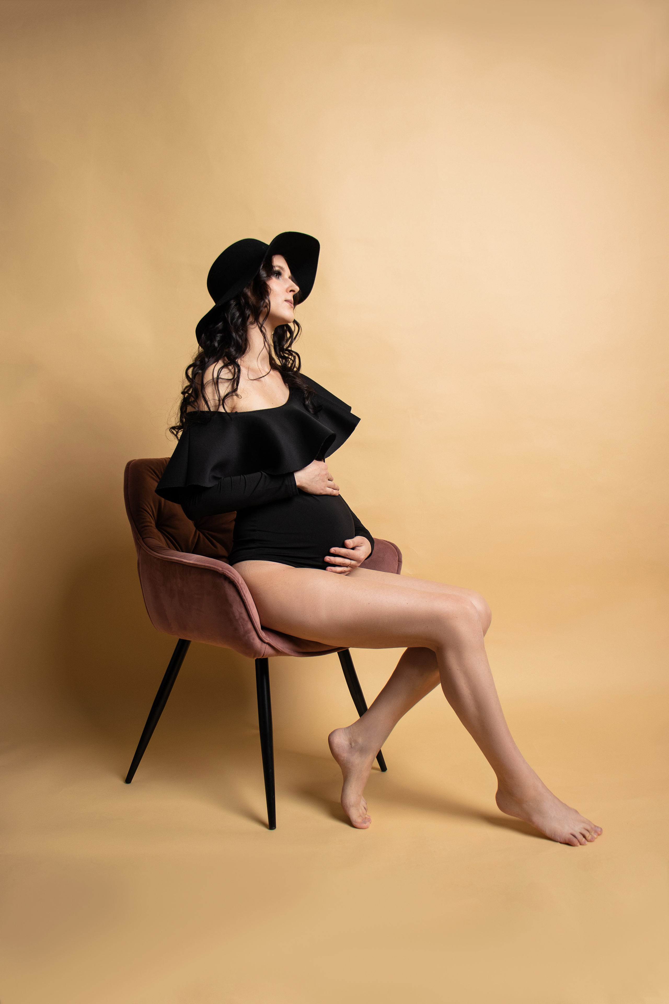 Женский портрет, беременность, фотограф красноярск, съемка в ожидании чуда, студийная съемка