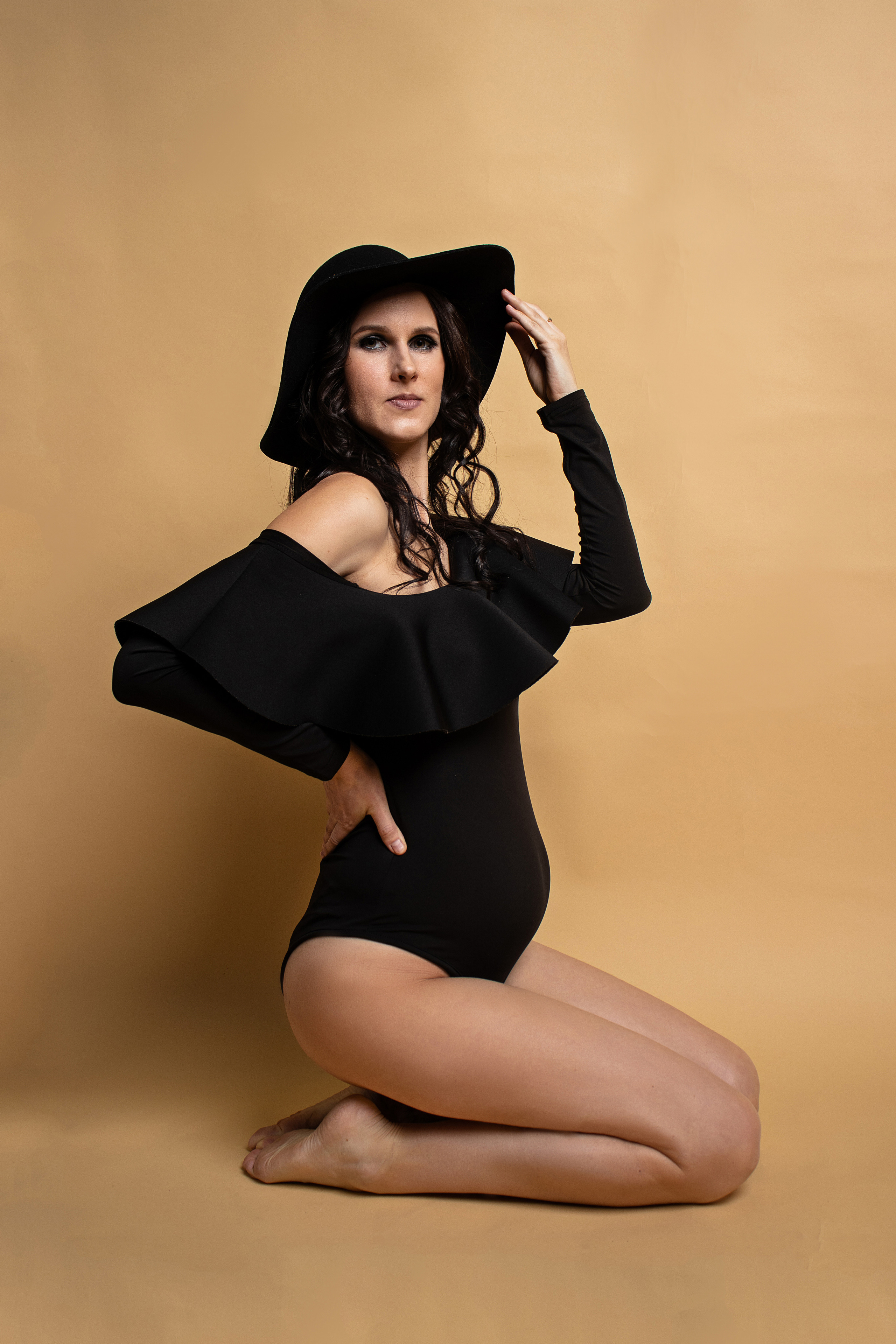 Женский портрет, беременность, фотограф красноярск, съемка в ожидании чуда, студийная съемка