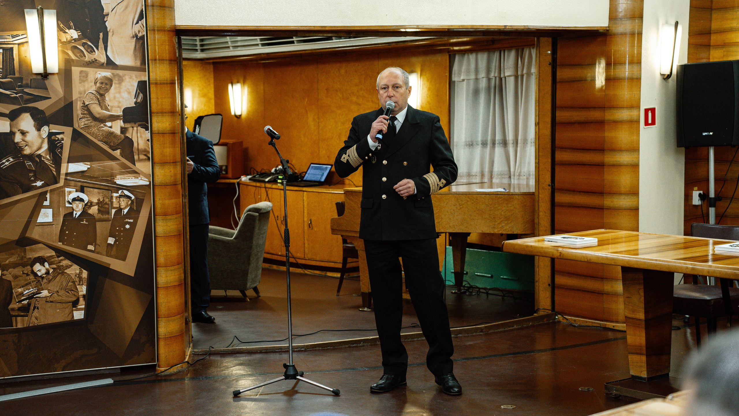 Презентация книги на Ледоколе Ленин (Росатом). Туманов Кирилл Фото, видео и аэросъемка в Мурманской области