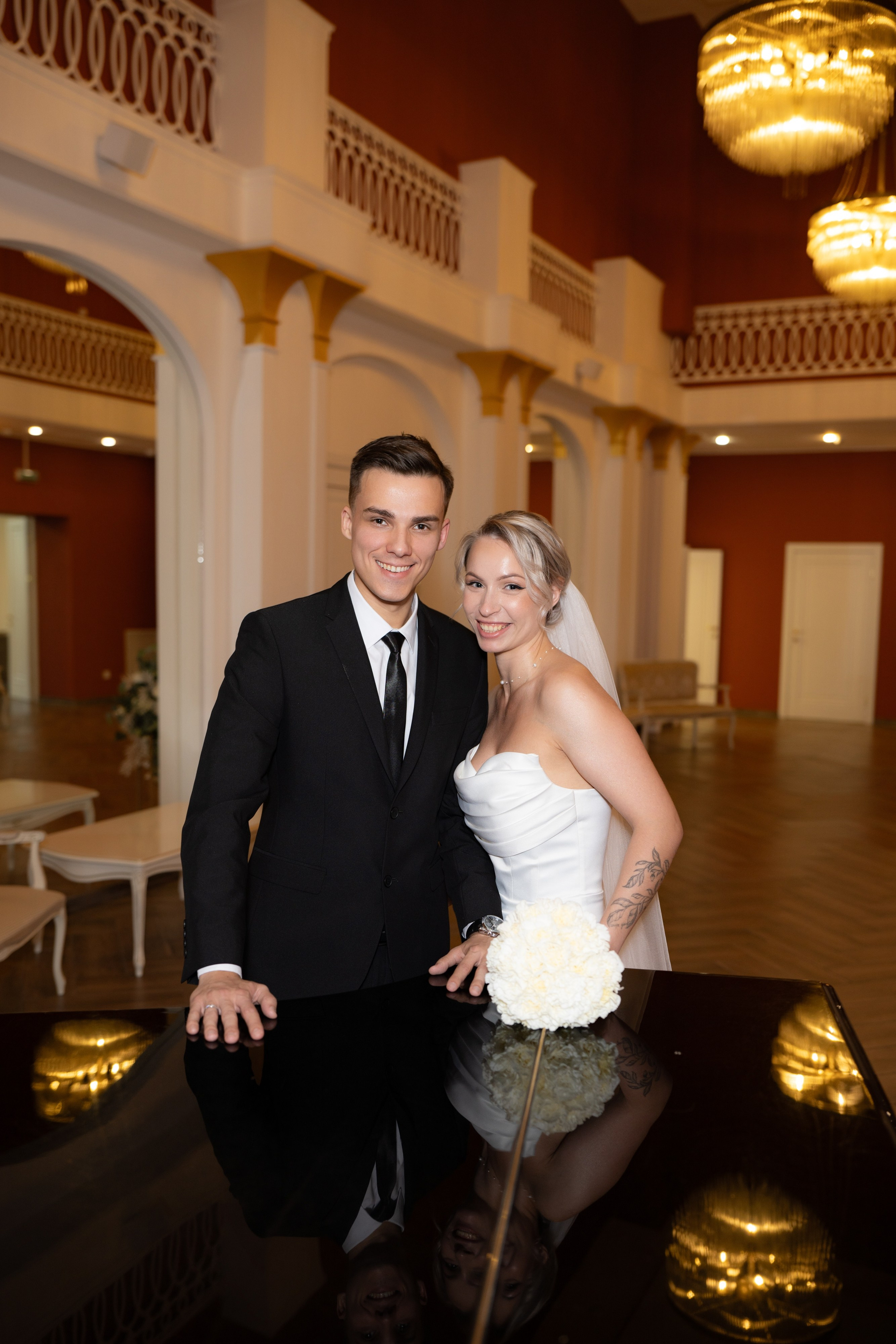 Свадебные фотосессии во дворцах и ЗАГСах Санкт- Петербурга. Свадебный фотограф Александр Невский в Санкт-Петербурге