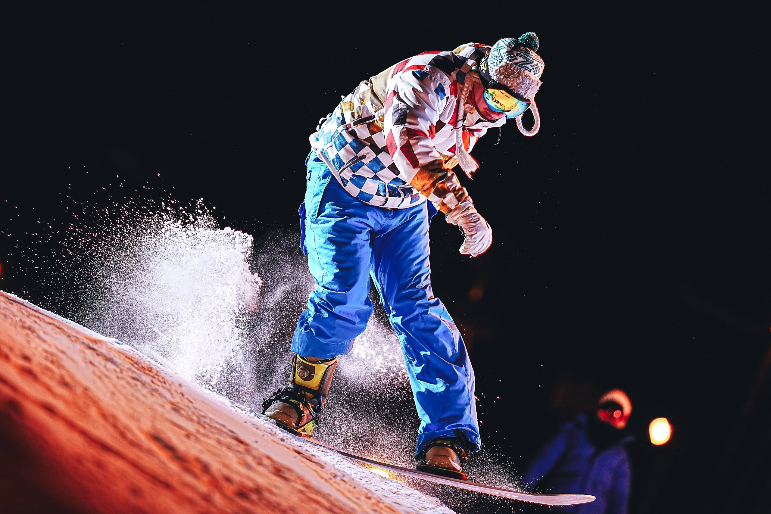 Вечерняя съёмка на склонах с использованием внешних вспышек. Фотограф Студитский Евгений