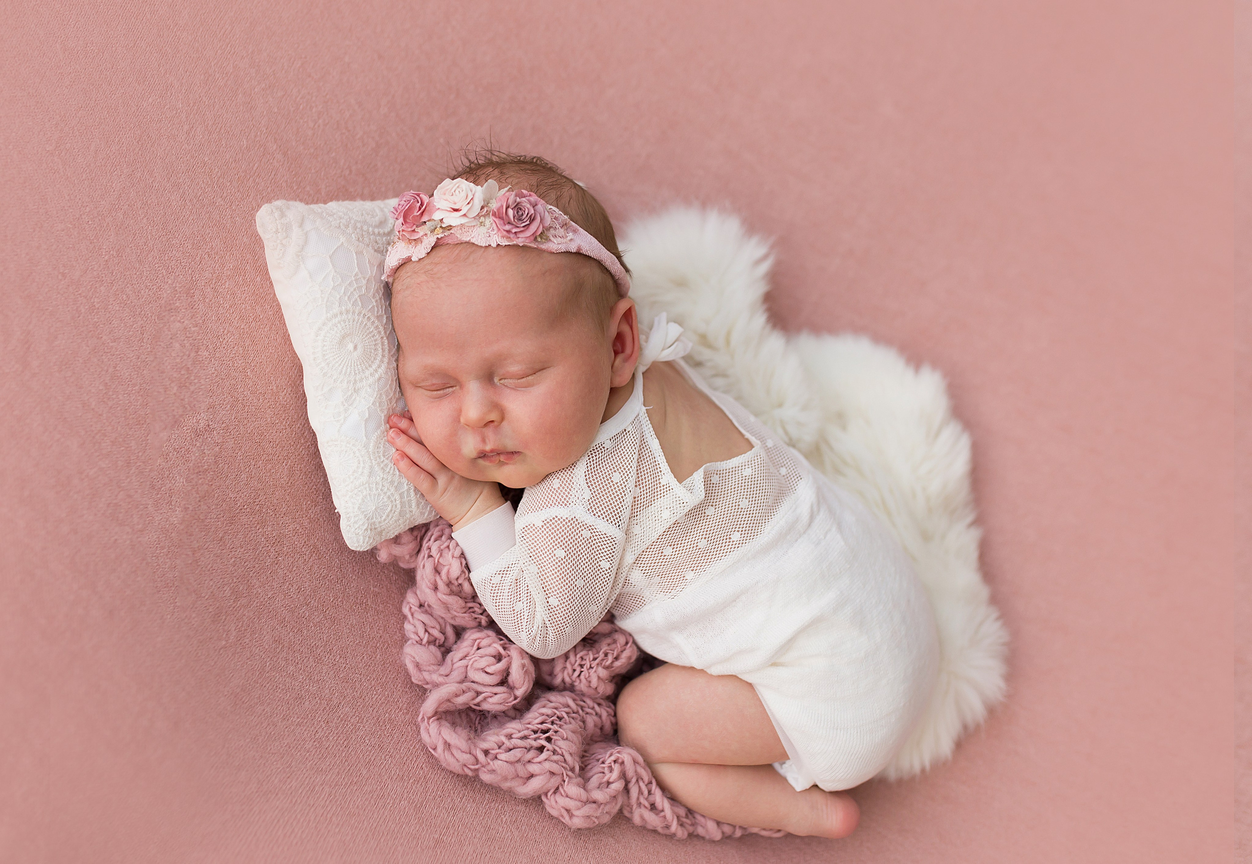 Фотосессия новорождённого. Фотограф новорождённых малышей и детский фотограф В Казани Лана Максим