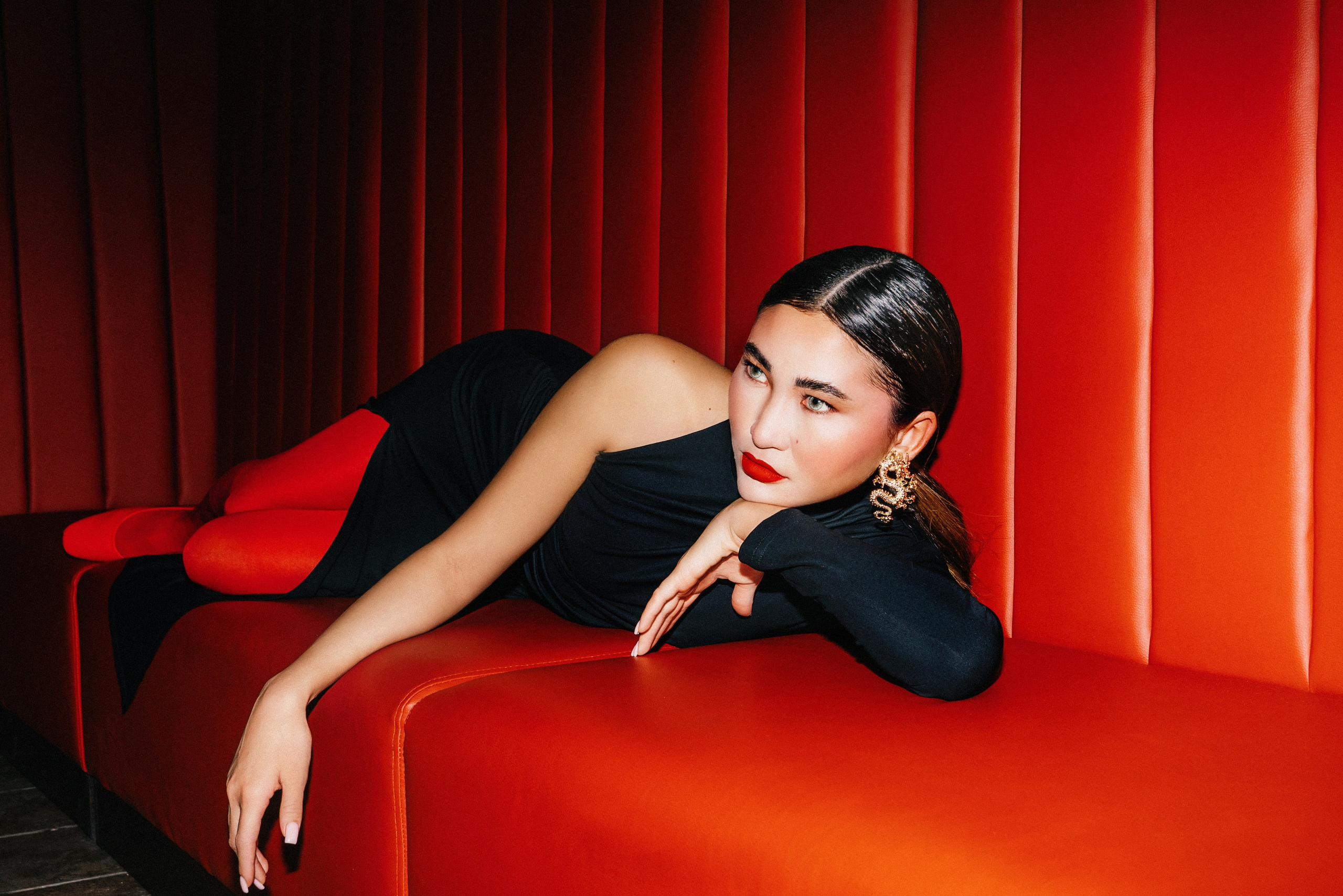 Съемка «Год дракона» для журнала Vmode. Женский фотограф в Москве Анастасия Сидорова