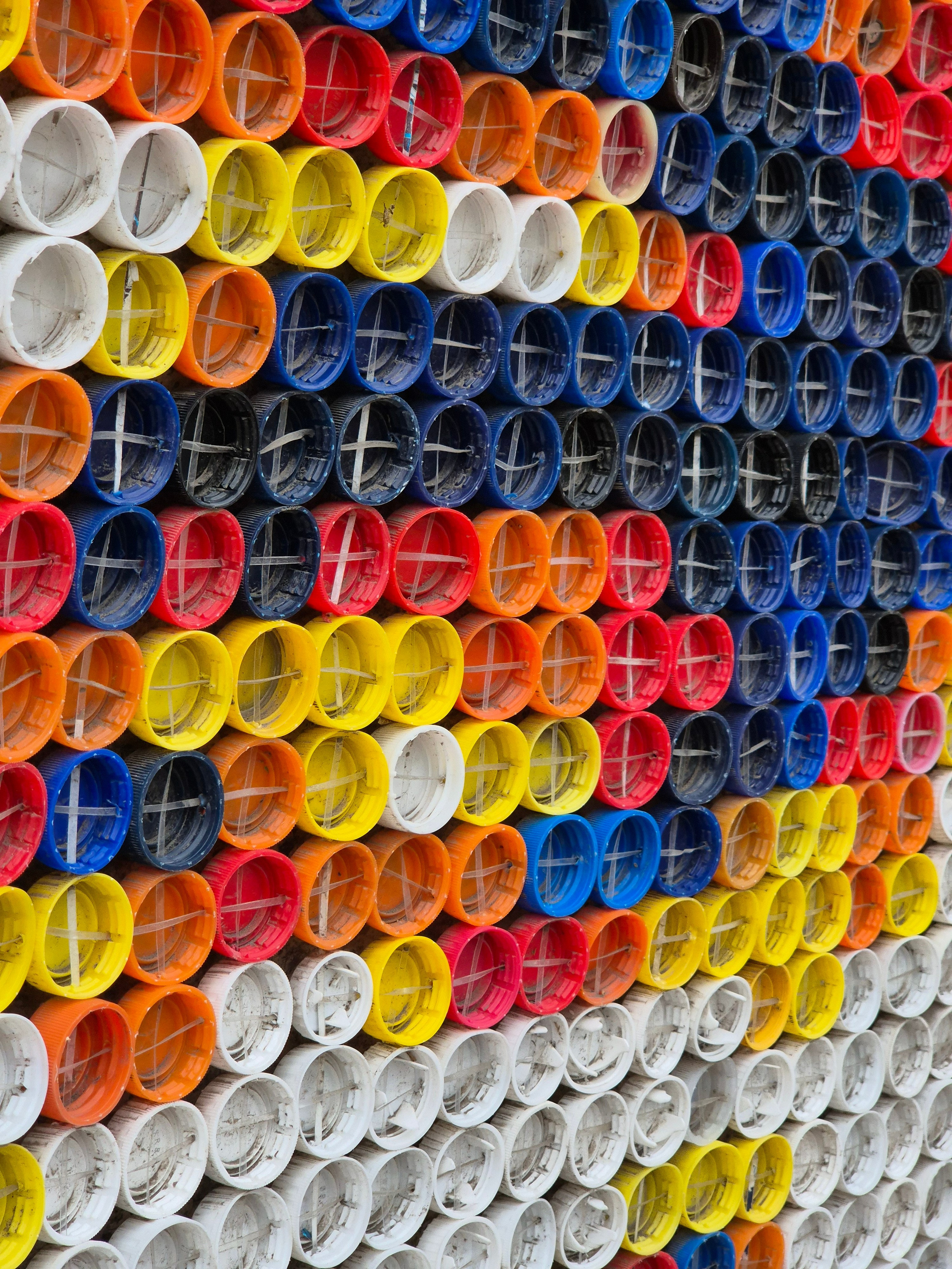 Портреты и памятники Фрунзику Мкртчяну везде в городе - именно здесь, в Ленинакане он родился в 1930 г