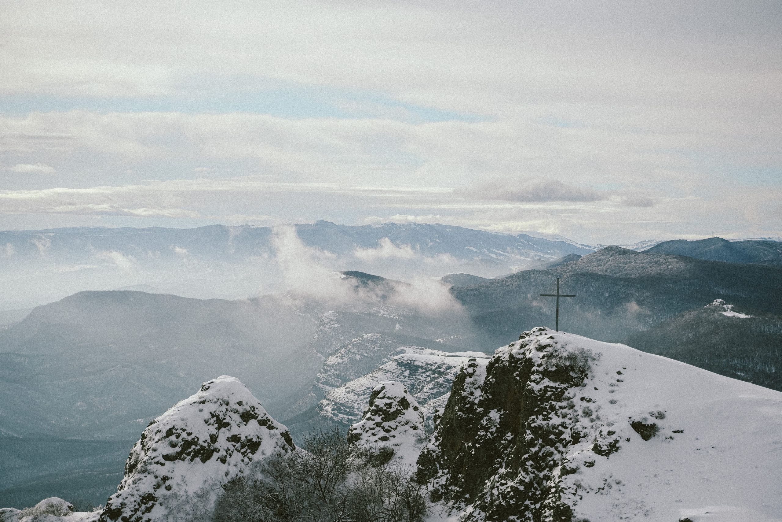 ТБИЛИСИ 2023-2024. Стрит-фотография, полная абсурда, идиотизма и красоты