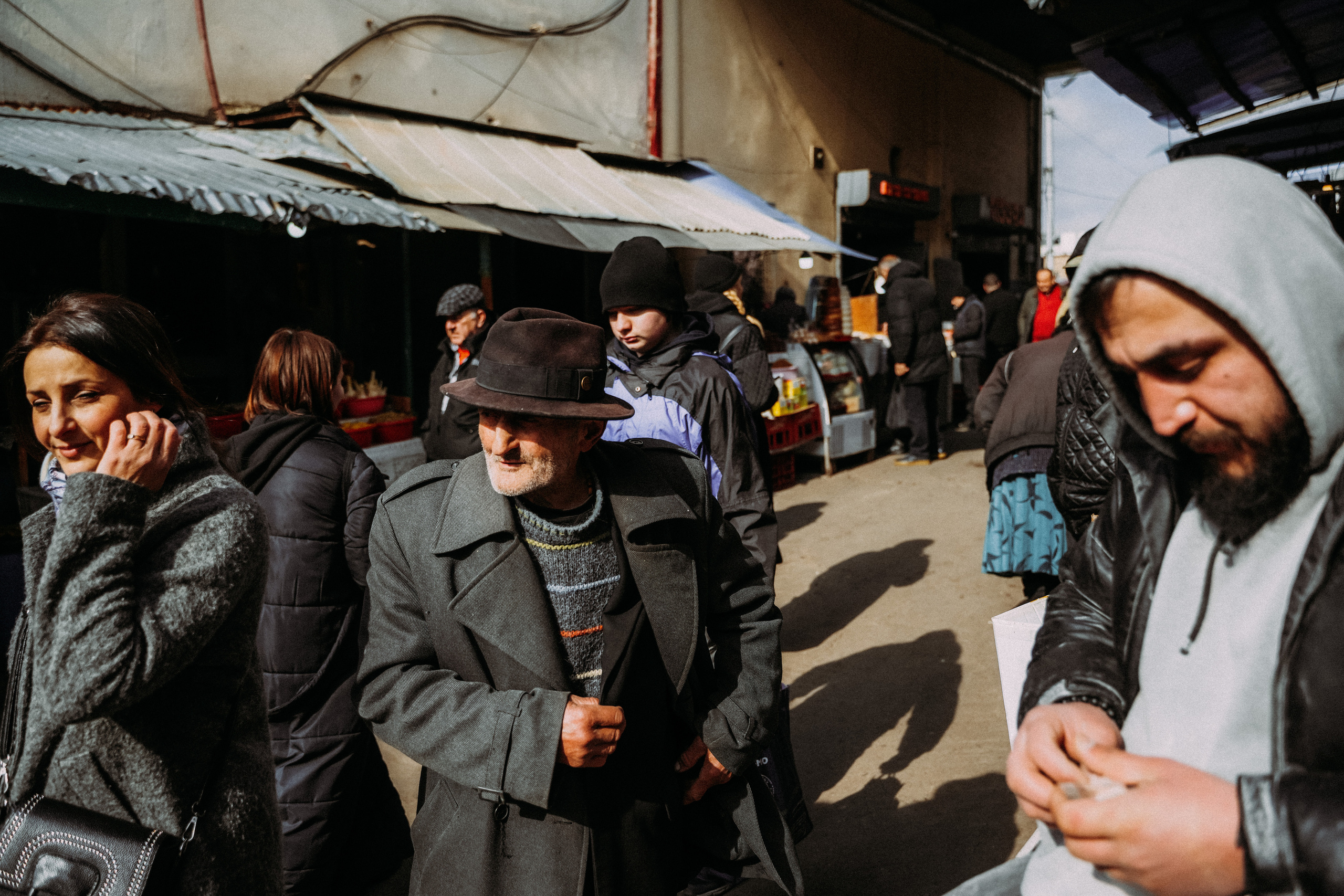 ТБИЛИСИ 2023-2024. Стрит-фотография, полная абсурда, идиотизма и красоты