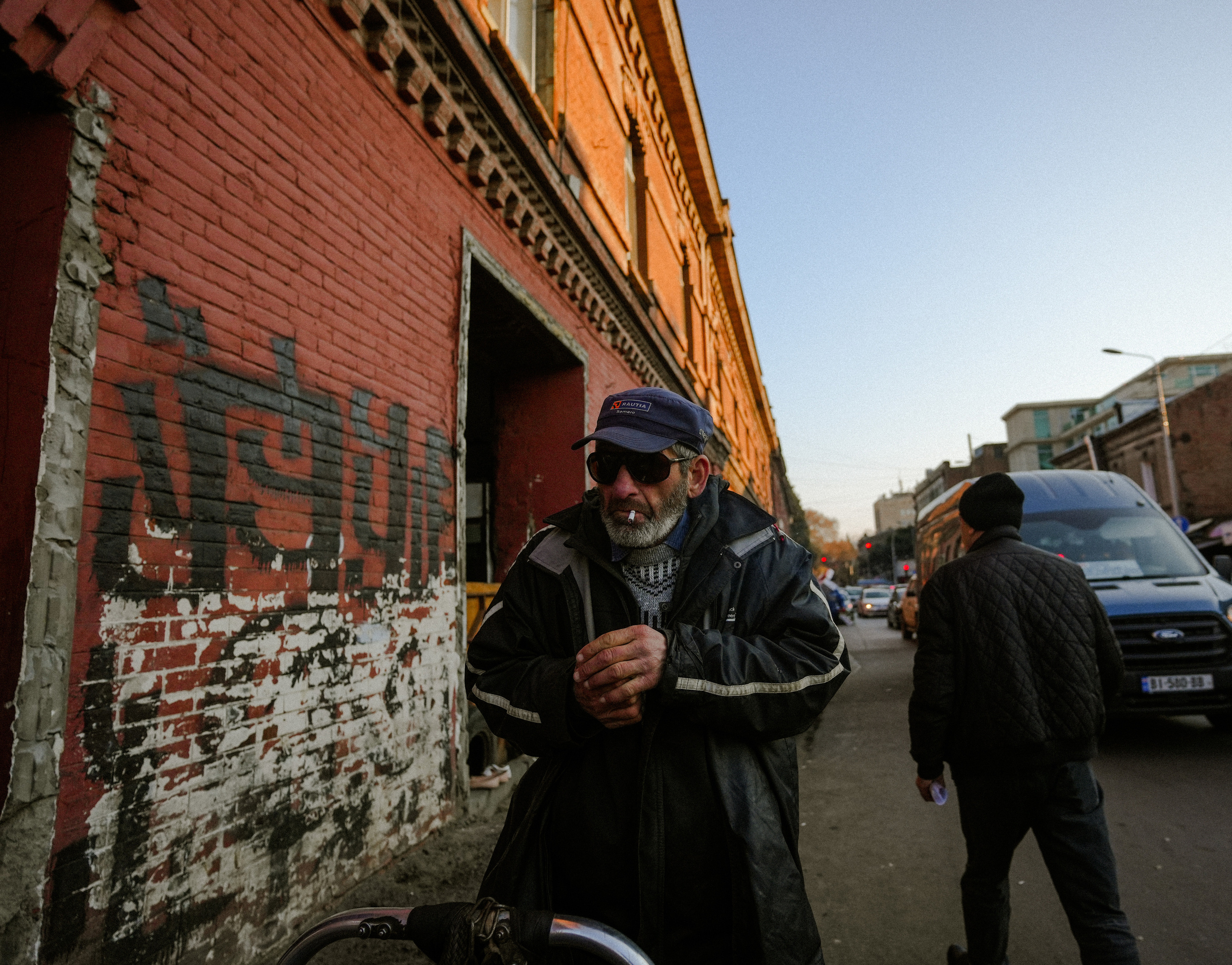 ТБИЛИСИ 2023-2024. Стрит-фотография, полная абсурда, идиотизма и красоты