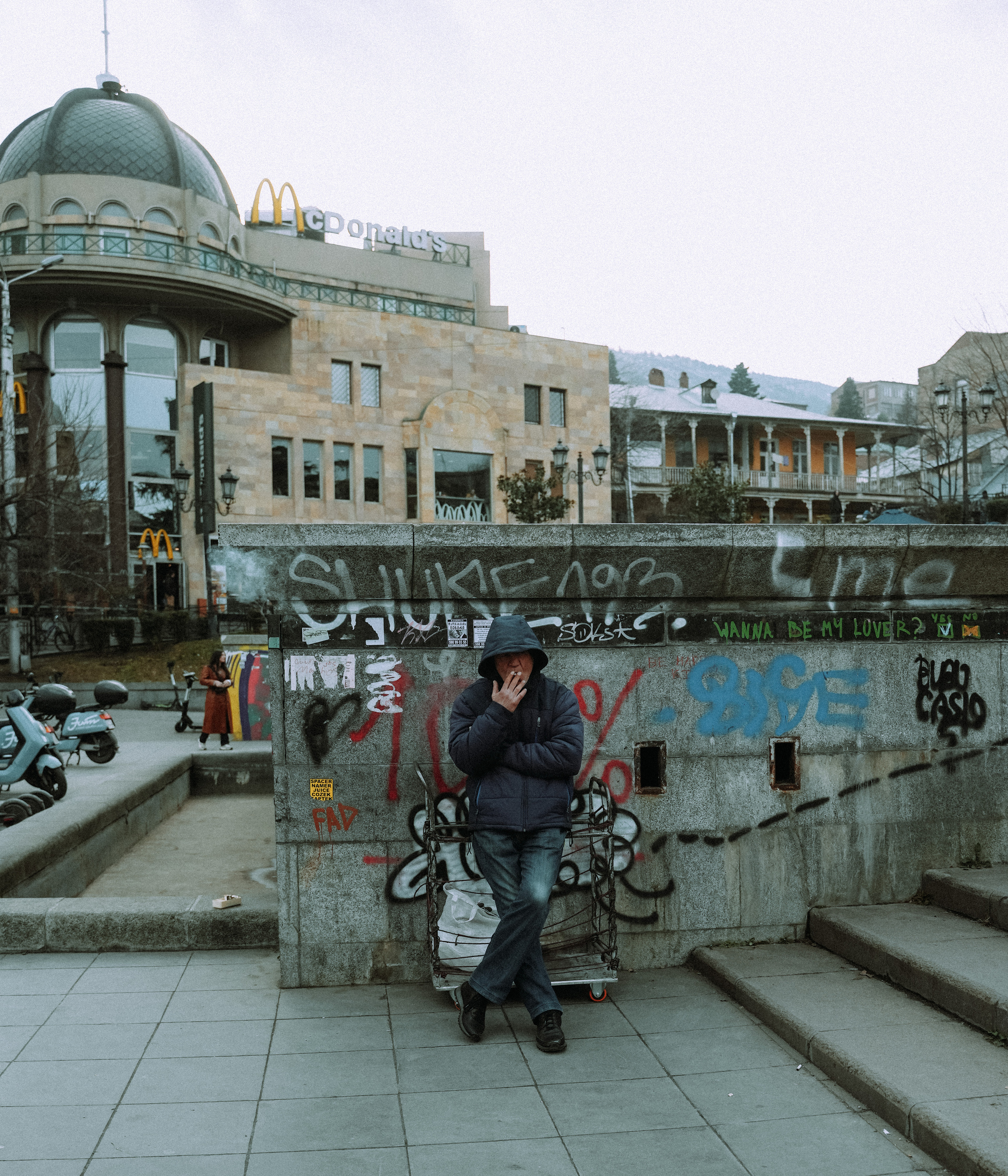 ТБИЛИСИ 2023-2024. Стрит-фотография, полная абсурда, идиотизма и красоты