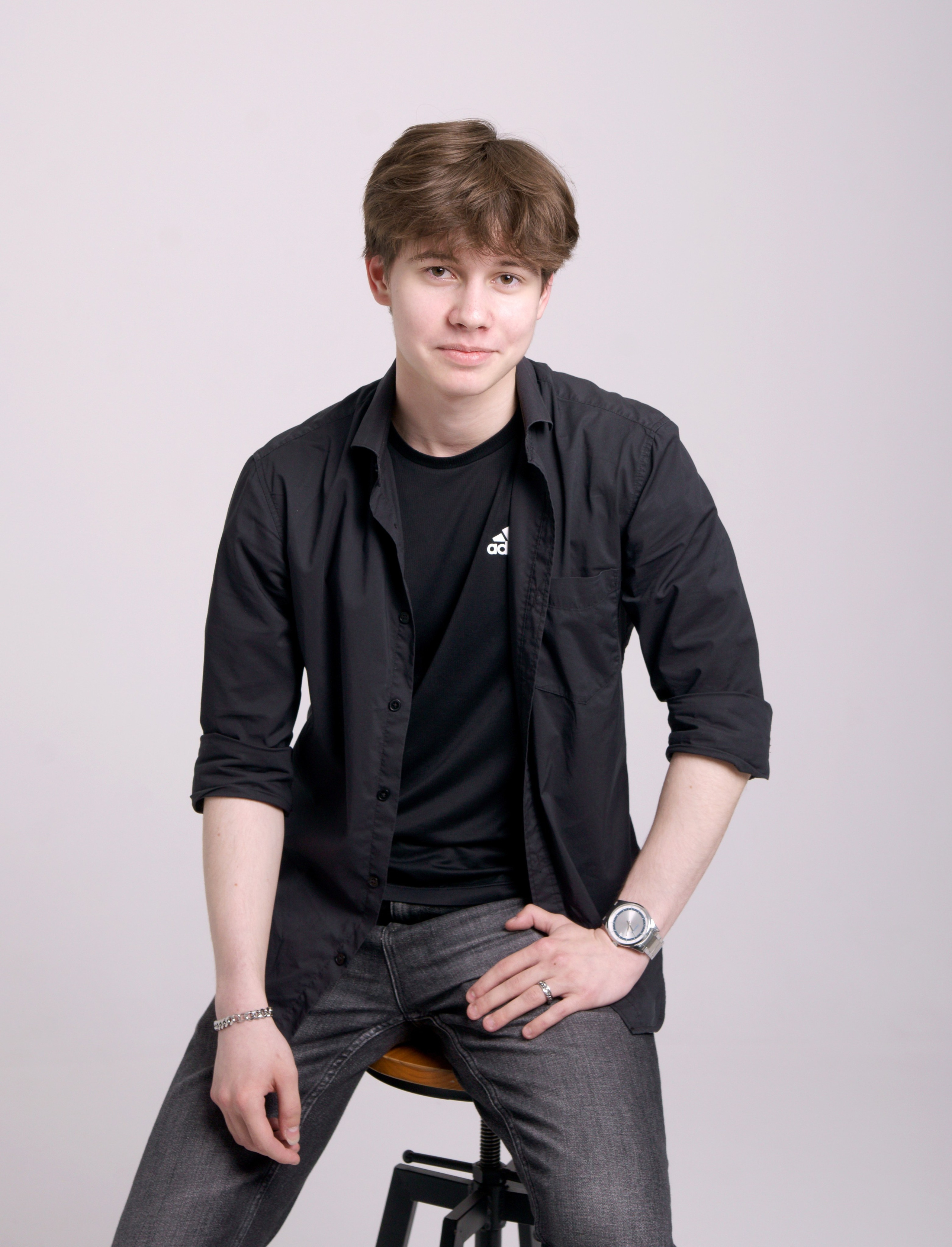 Студийная фотосессия выпускников 9,11 классов в Иркутске