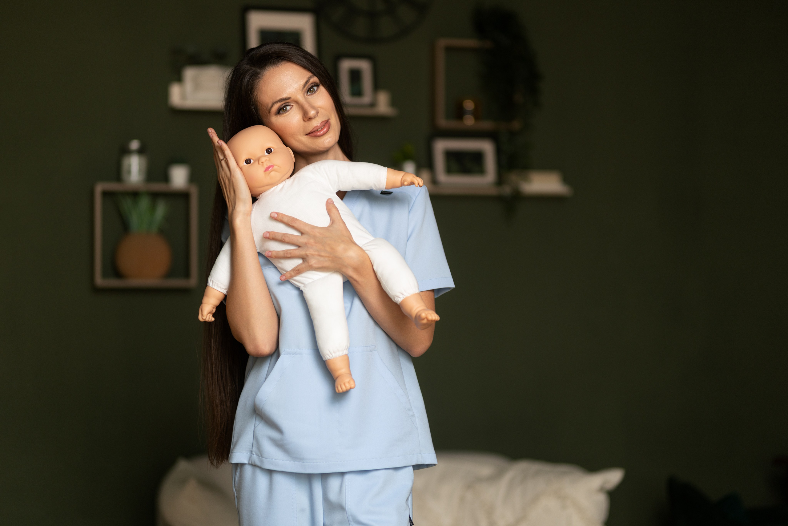 Контент съемка в студии с интерьером с Оксаной — специалиста по грудному вскармливанию для контента. Дмитрий Шульгин, портретный фотограф в Воронеже